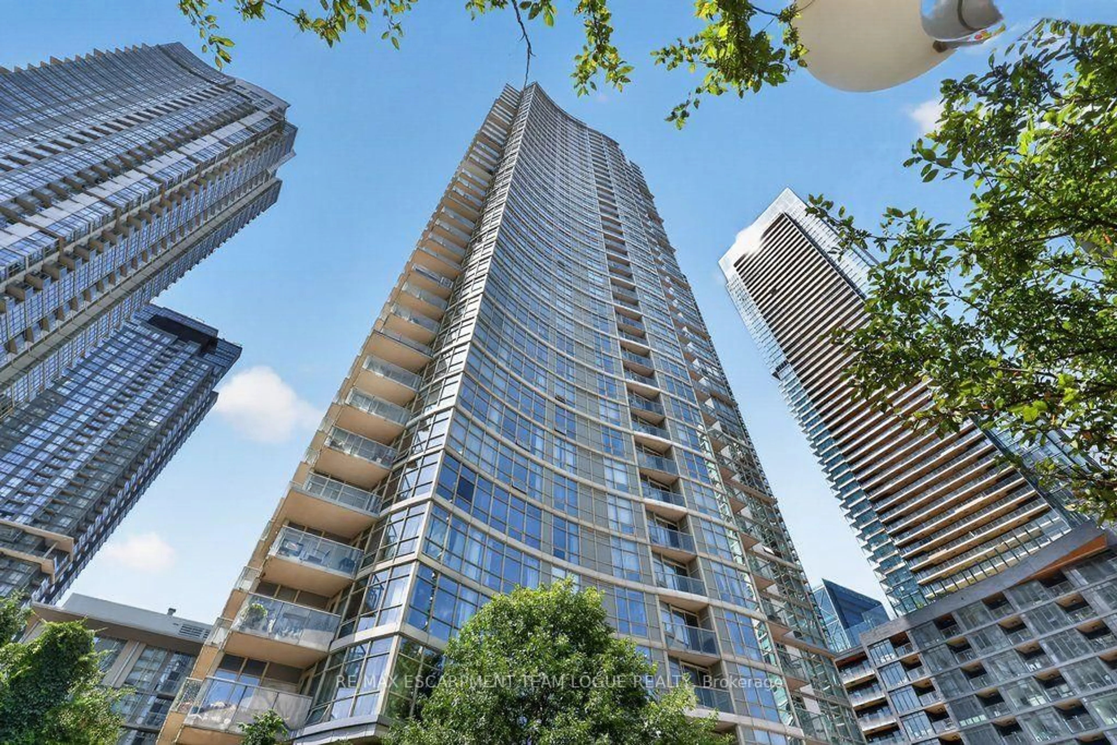 Unknown for 10 NAVY WHARF Crt #2109, Toronto Ontario M5V 3V2