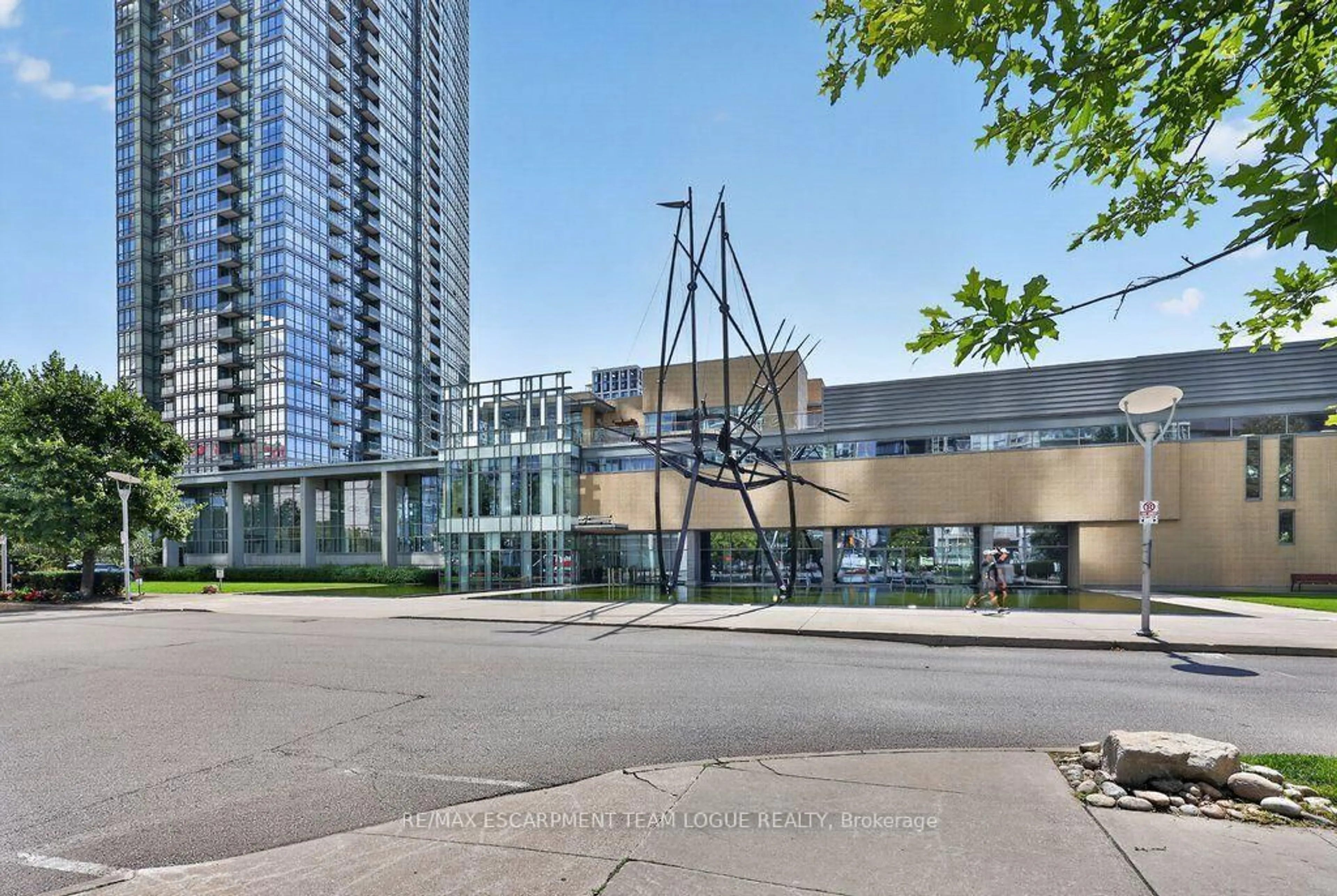 Indoor foyer for 10 NAVY WHARF Crt #2109, Toronto Ontario M5V 3V2
