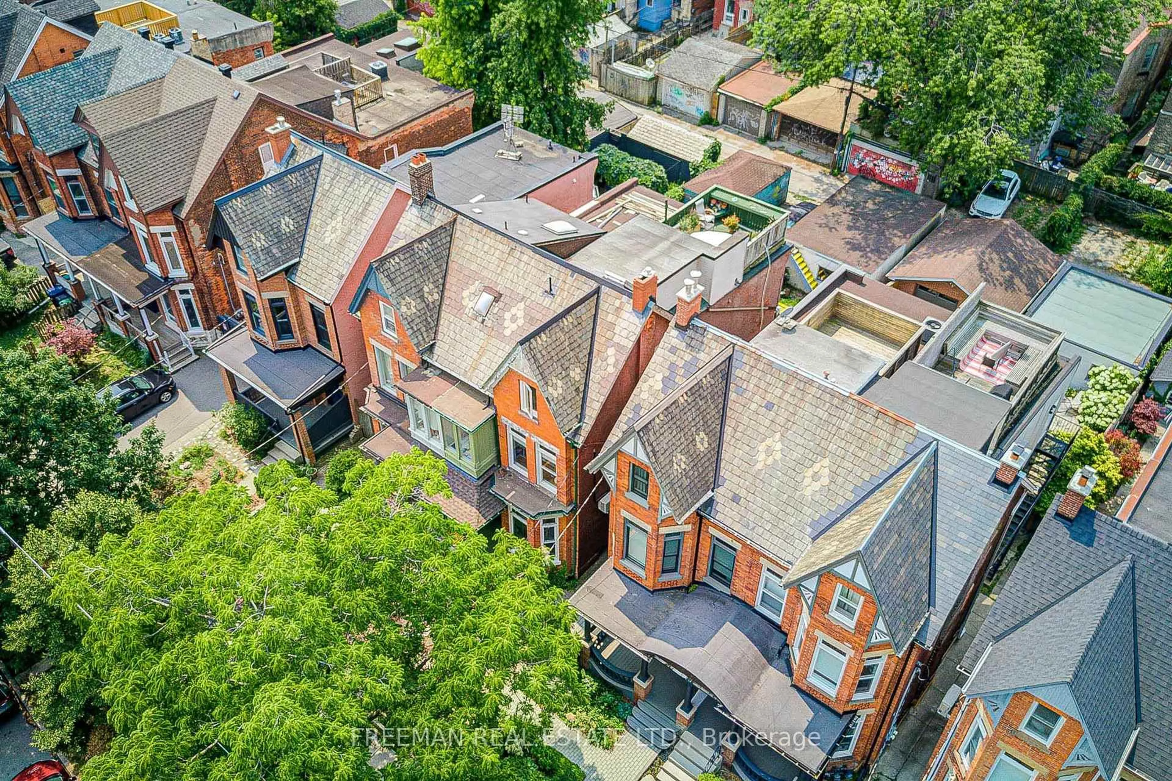 A pic from outside/outdoor area/front of a property/back of a property/a pic from drone, unknown for 46 Brunswick Ave, Toronto Ontario M5S 2L7