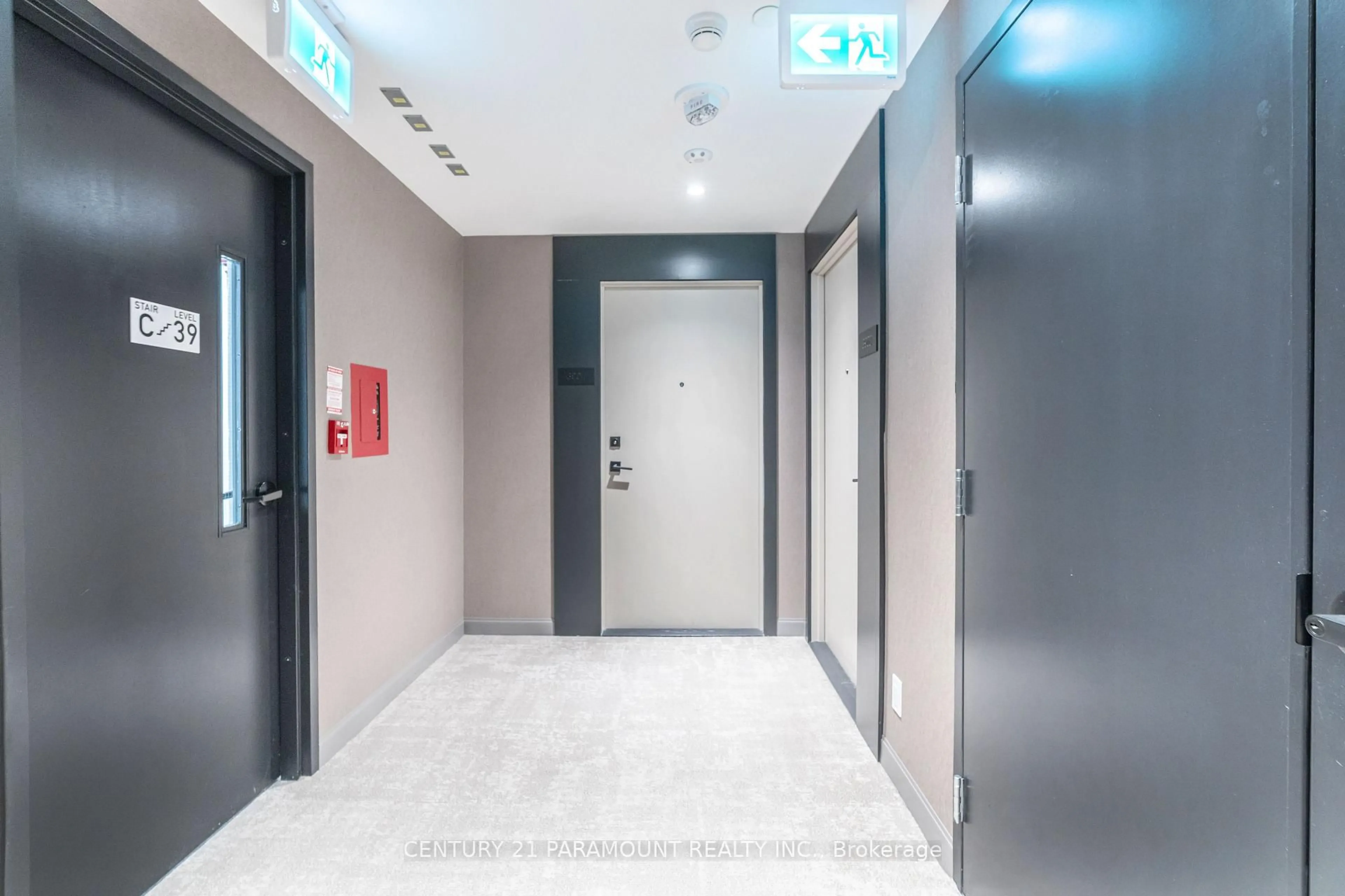 Indoor foyer for 55 Mercer St #3902, Toronto Ontario M5V 0W4
