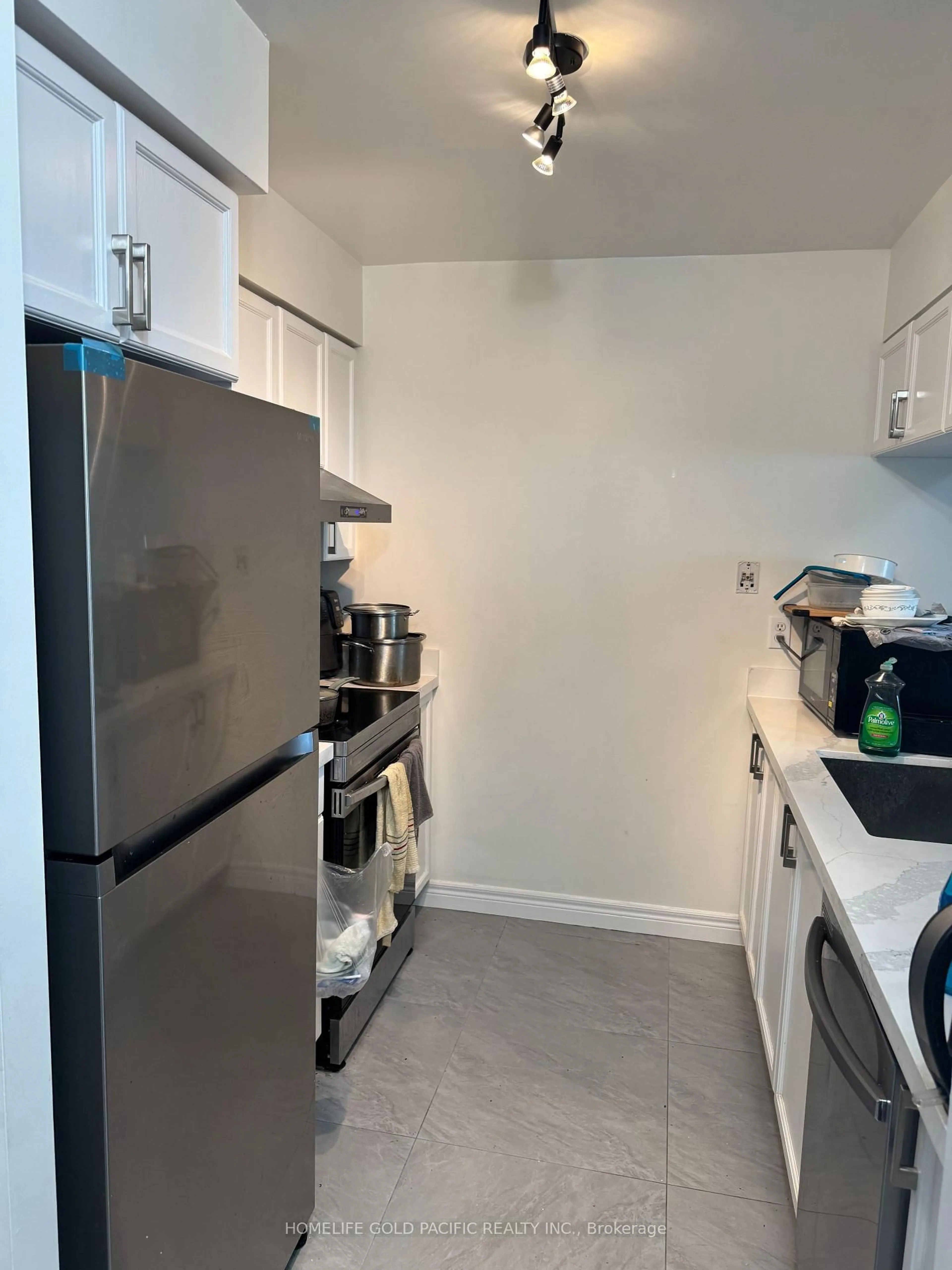 Standard kitchen, unknown for 28 Empress Ave #1716, Toronto Ontario M2N 6Z7