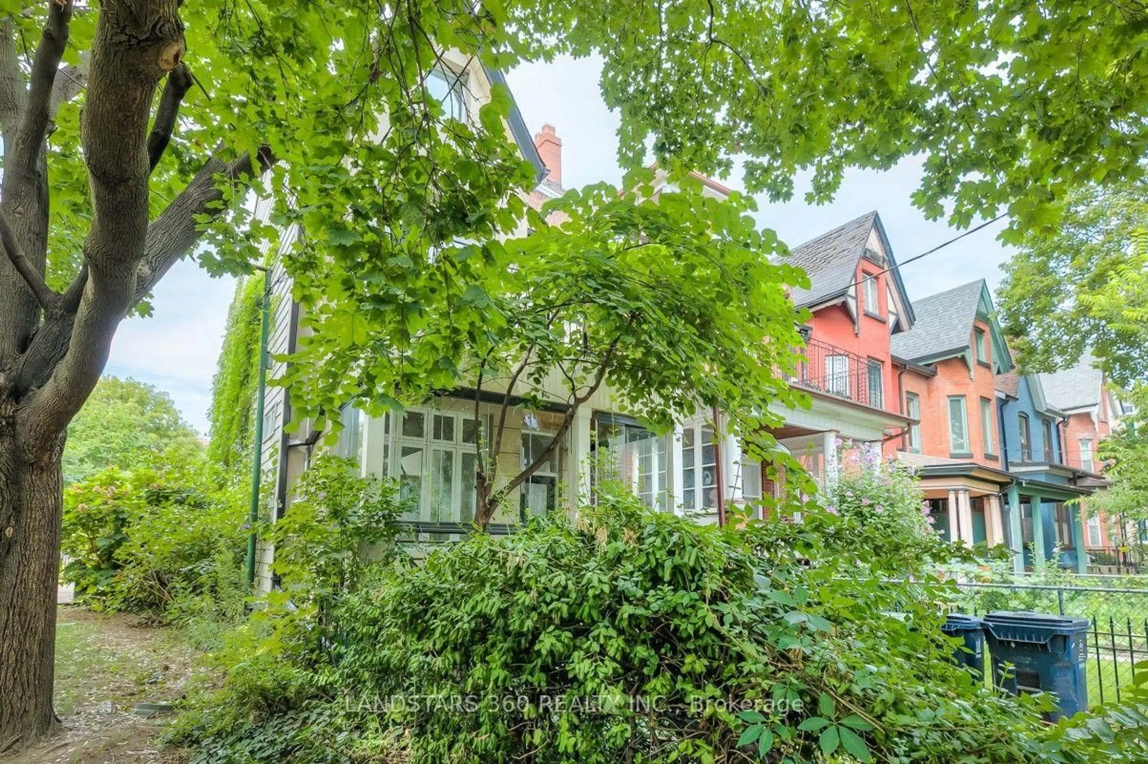 Home with brick exterior material, street for 196 Brunswick Ave, Toronto Ontario M5S 2M5