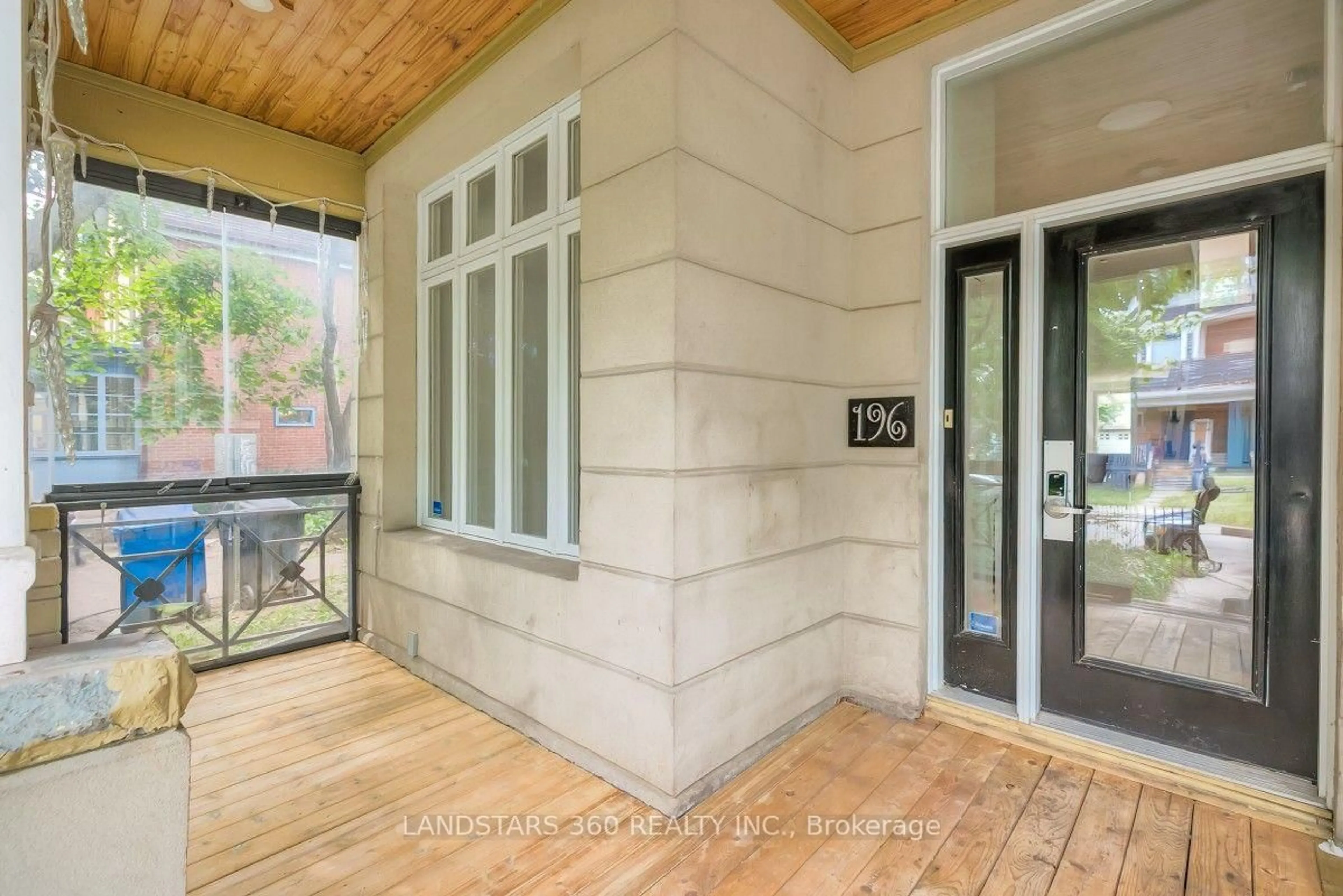 Indoor entryway for 196 Brunswick Ave, Toronto Ontario M5S 2M5