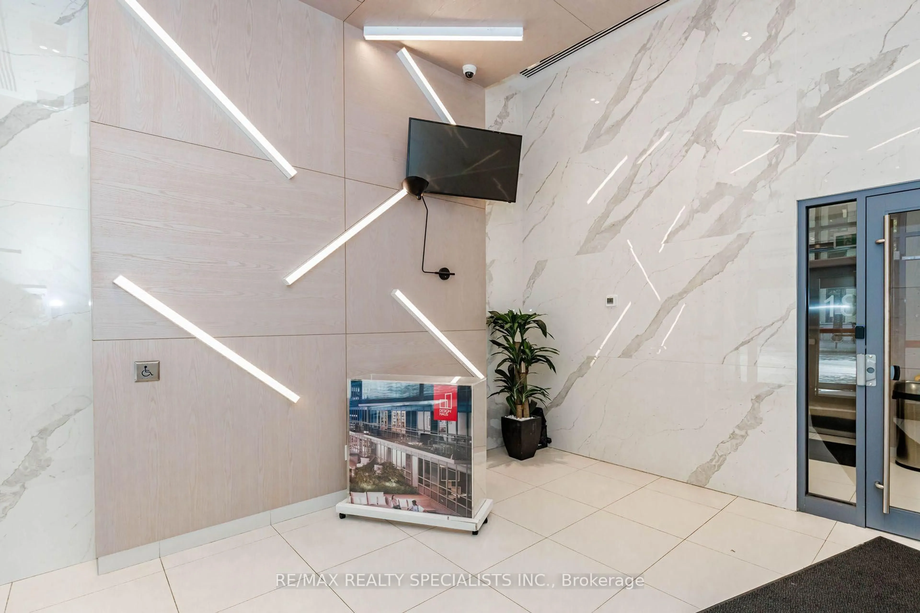 Lobby for 181 Huron St #604, Toronto Ontario M5T 0C1