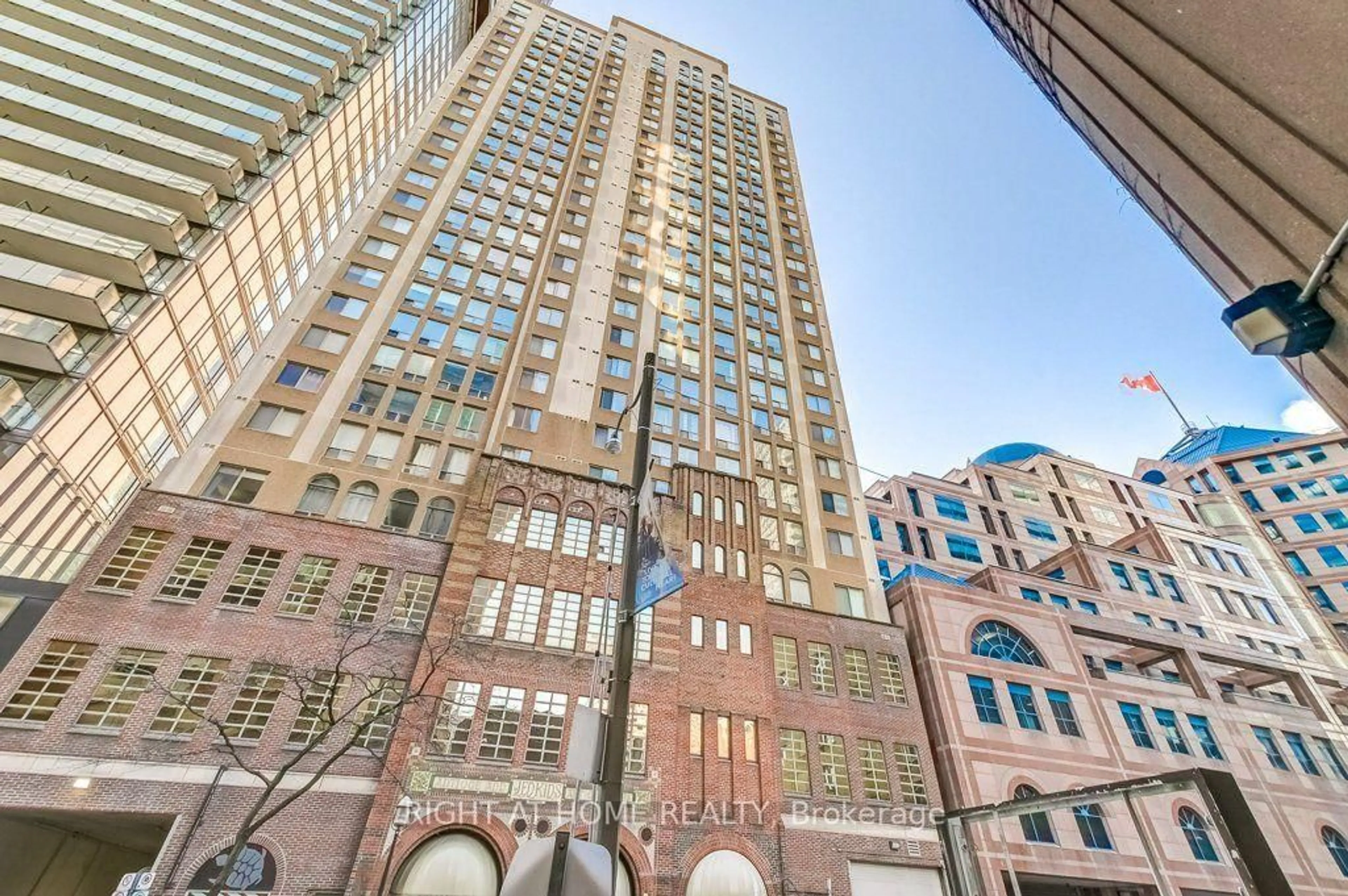 Unknown for 25 Grenville St #PH2, Toronto Ontario M4Y 2X5