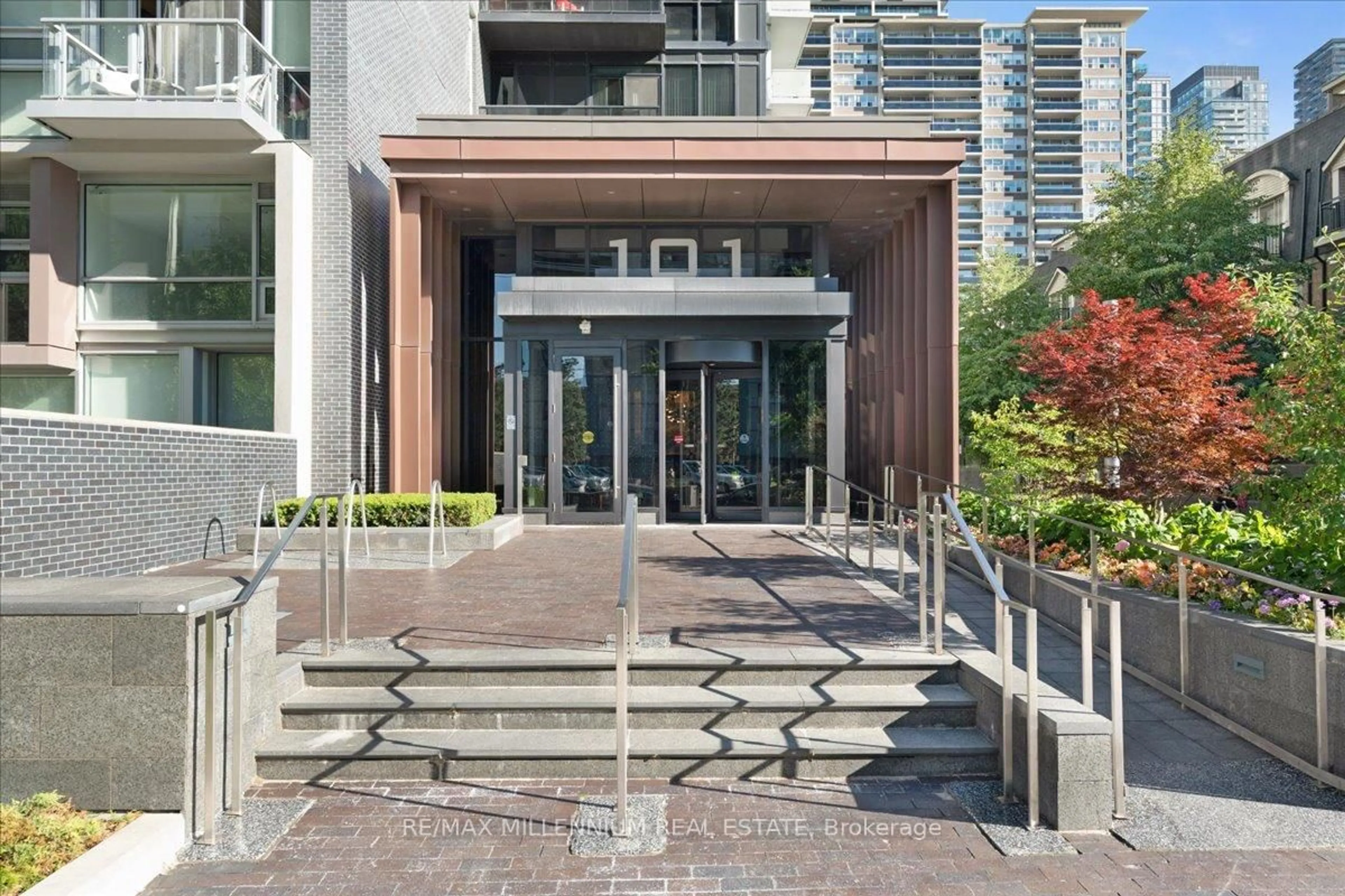 Indoor foyer for 101 Erskine Ave #1105, Toronto Ontario M4P 0C5