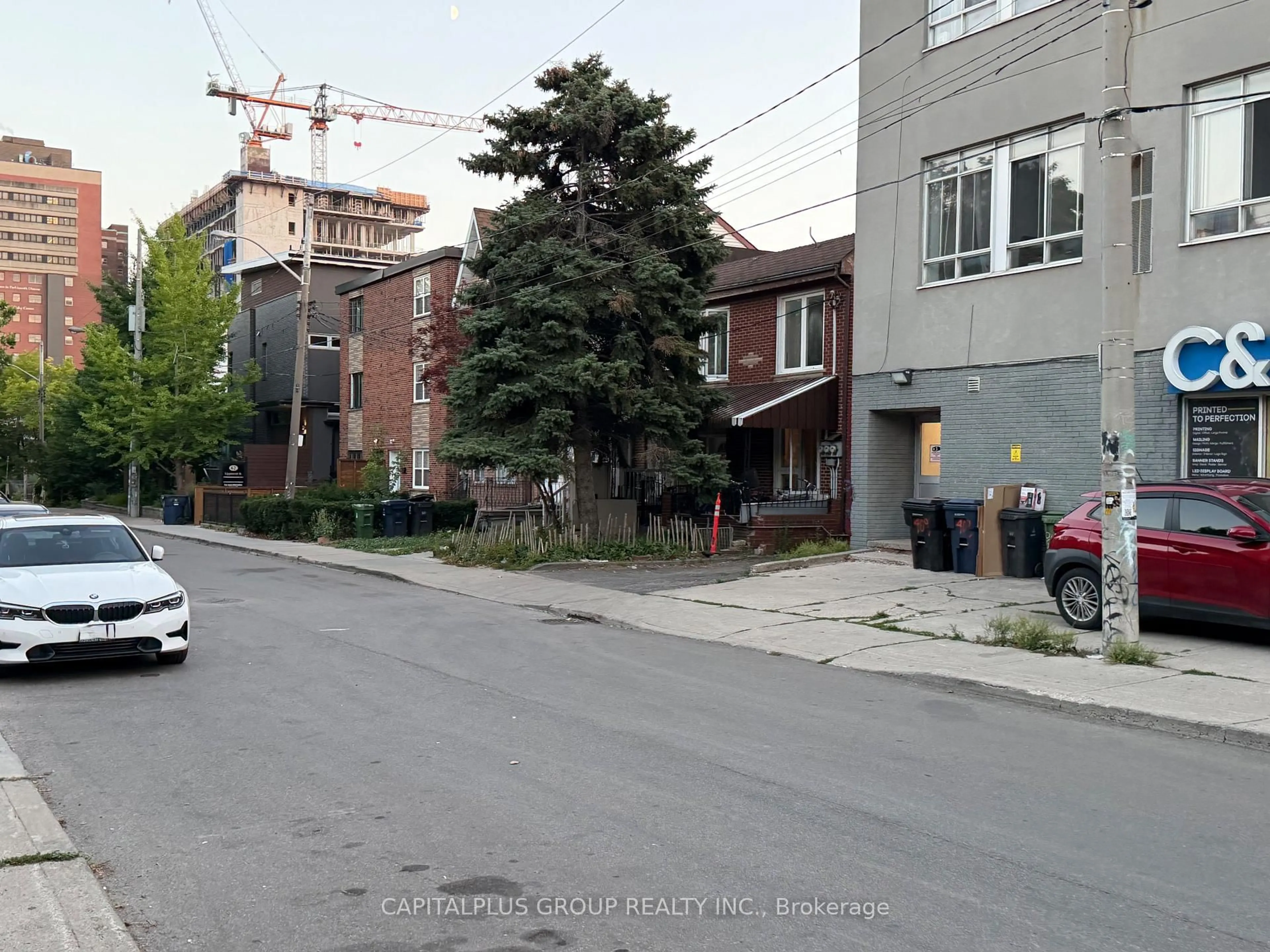 Unknown for 68 Lippincott St, Toronto Ontario M5T 2R5