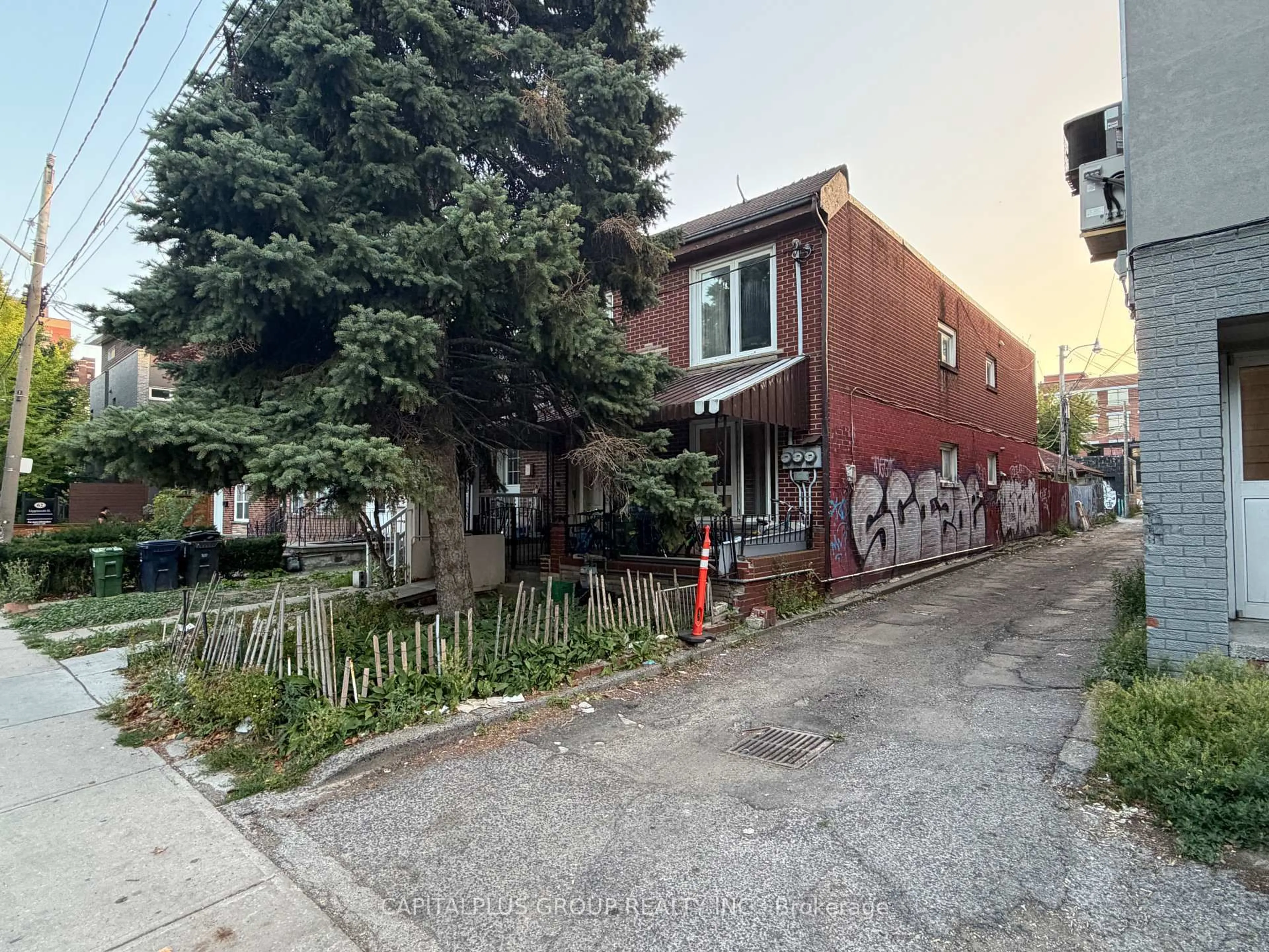 Unknown for 70 Lippincott St, Toronto Ontario M5T 2R5