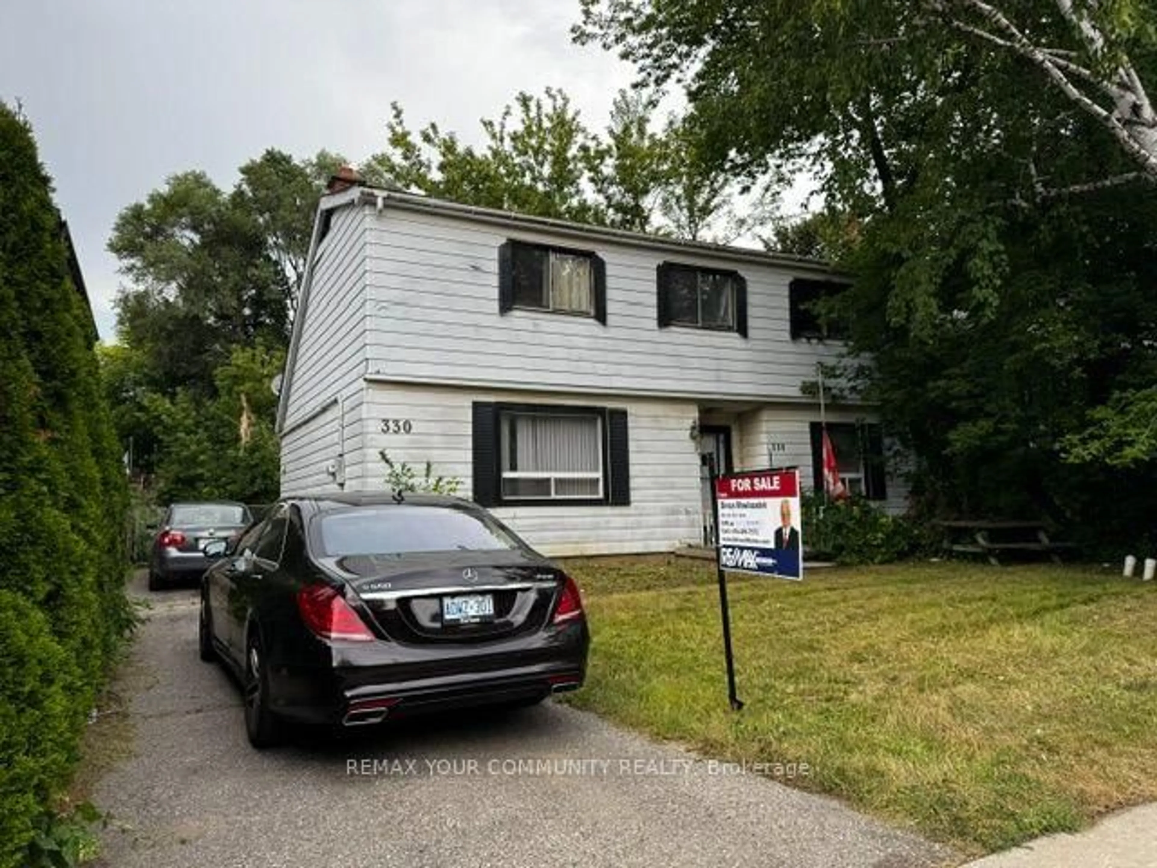 Home with vinyl exterior material, street for 330 Horsham Ave, Toronto Ontario M2R 1G6