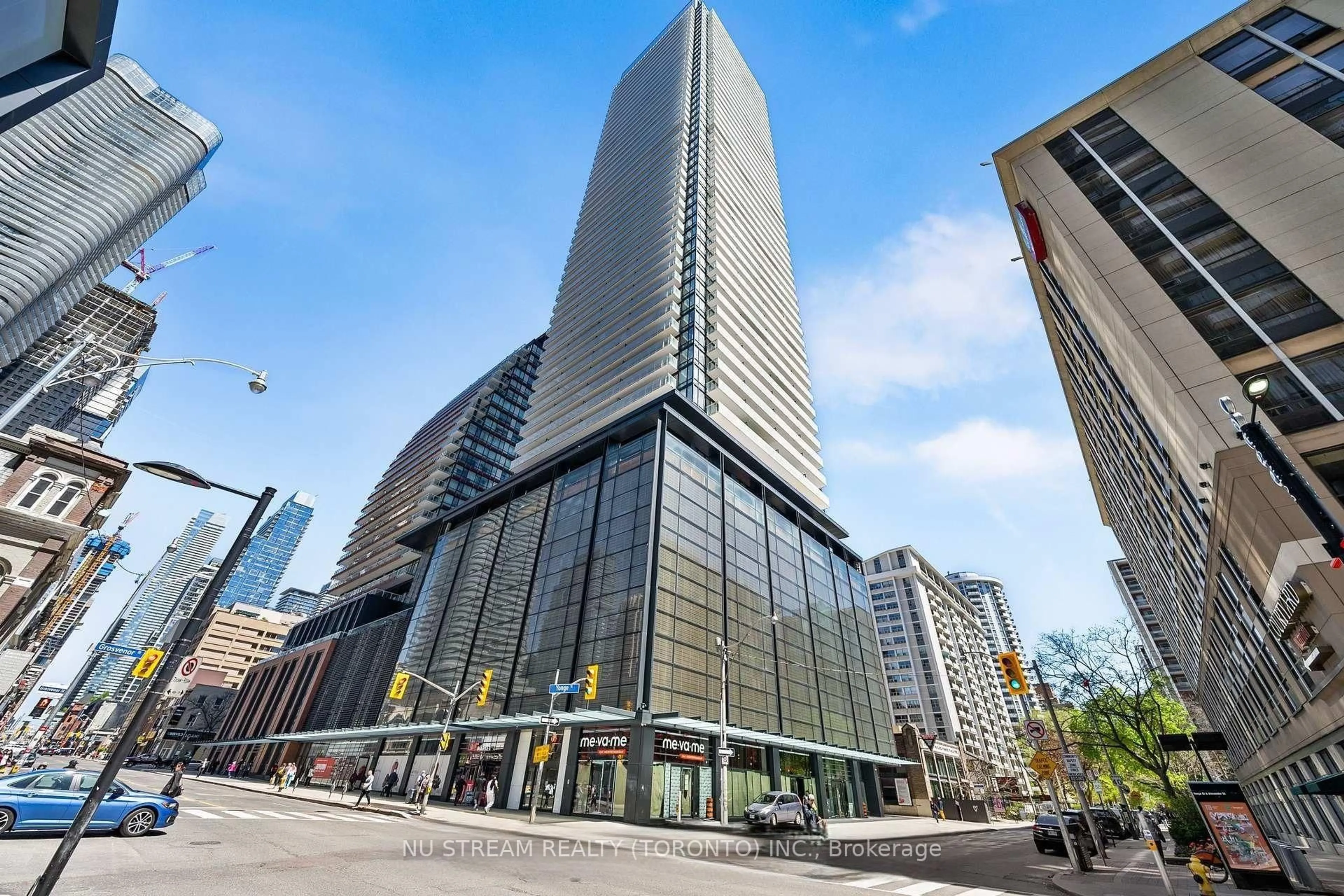Indoor foyer for 501 Yonge St #1710, Toronto Ontario M4Y 0G8