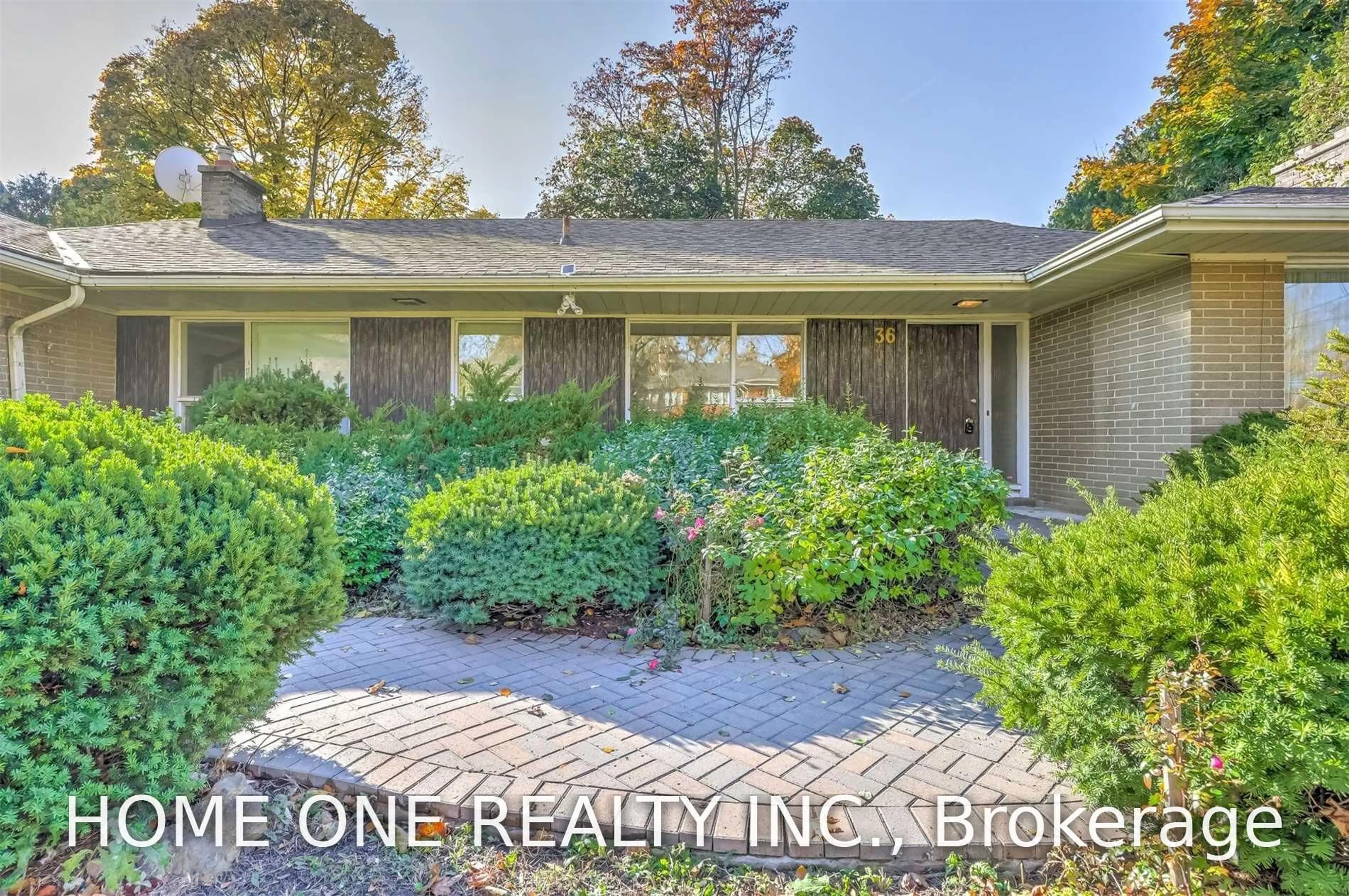 A pic from outside/outdoor area/front of a property/back of a property/a pic from drone, water/lake/river/ocean view for 36 Harrison Rd, Toronto Ontario M2L 1V4
