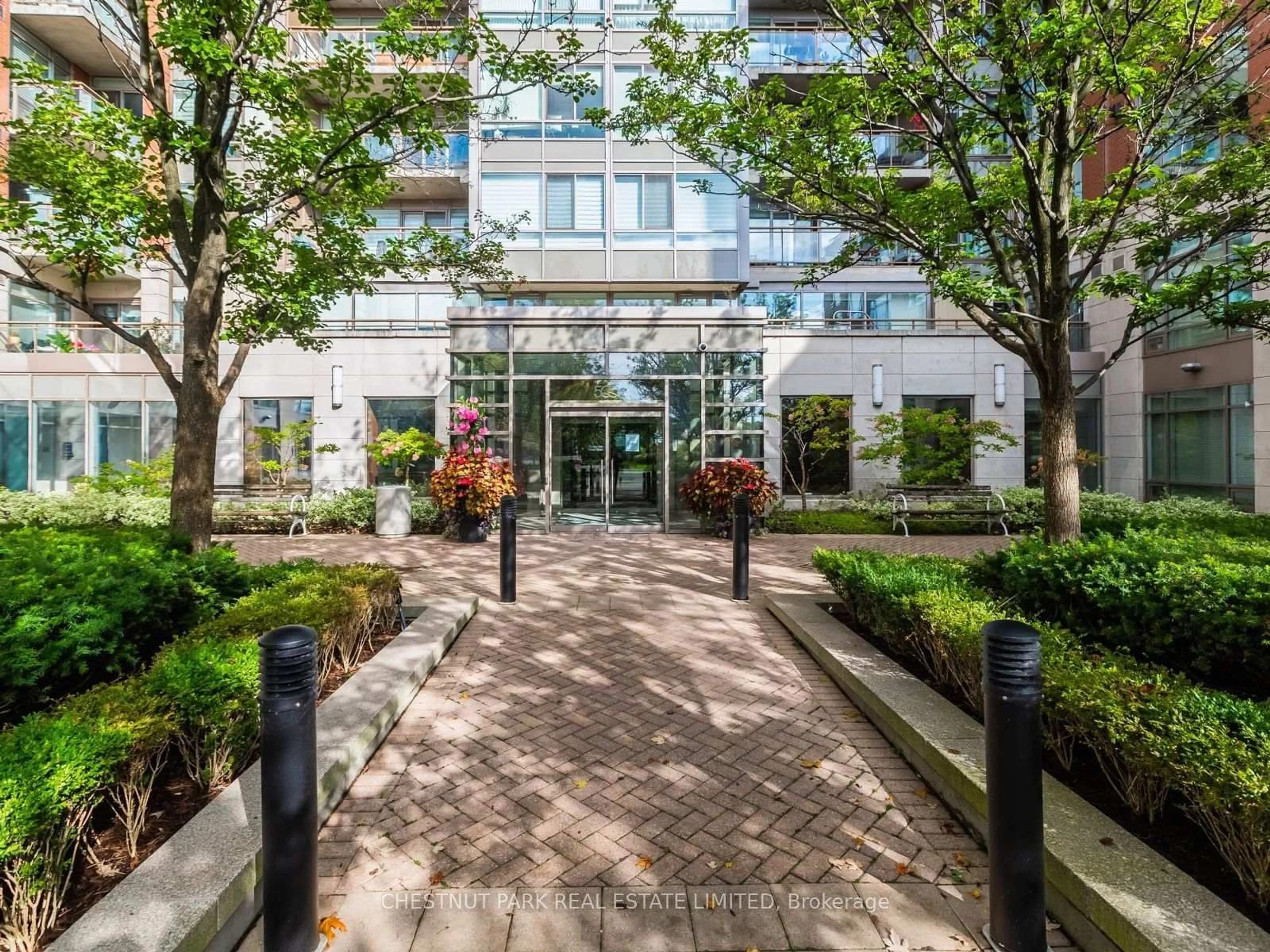 Indoor foyer for 500 Queens Quay #318W, Toronto Ontario M5V 3K8