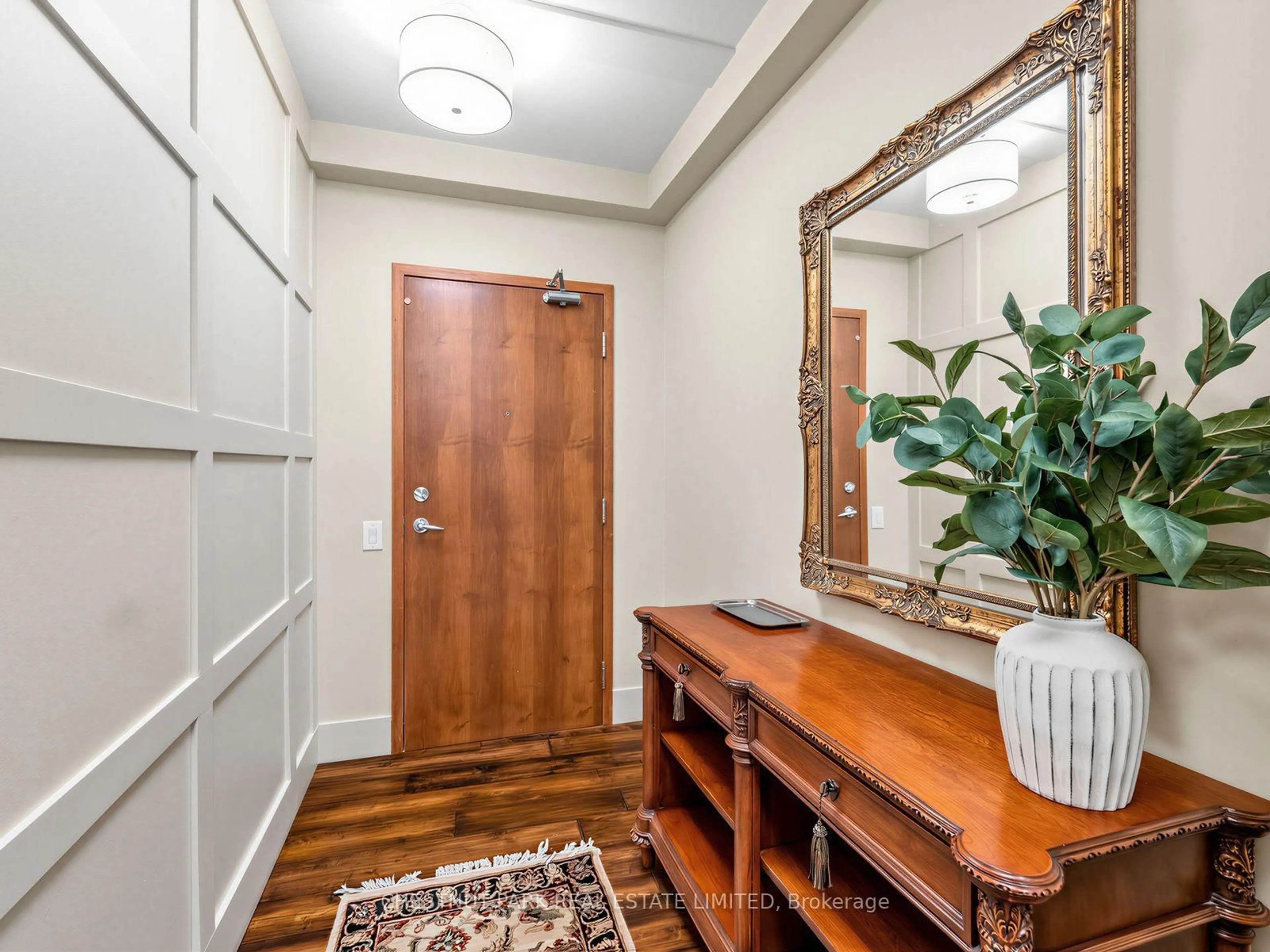 Indoor entryway for 500 Queens Quay #318W, Toronto Ontario M5V 3K8