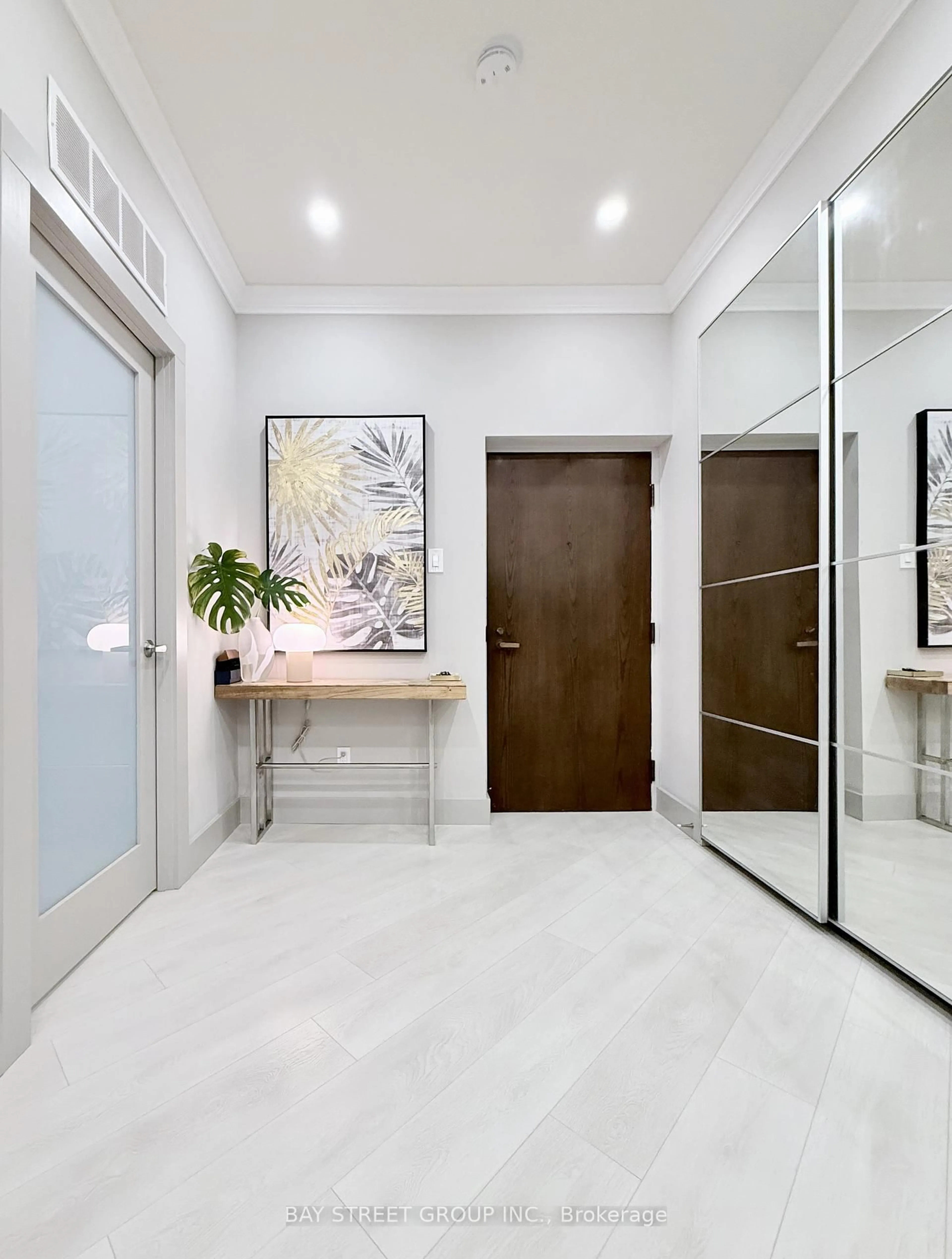 Contemporary bathroom, ceramic/tile floor for 55 Harbour Sq #606, Toronto Ontario M5J 2L1
