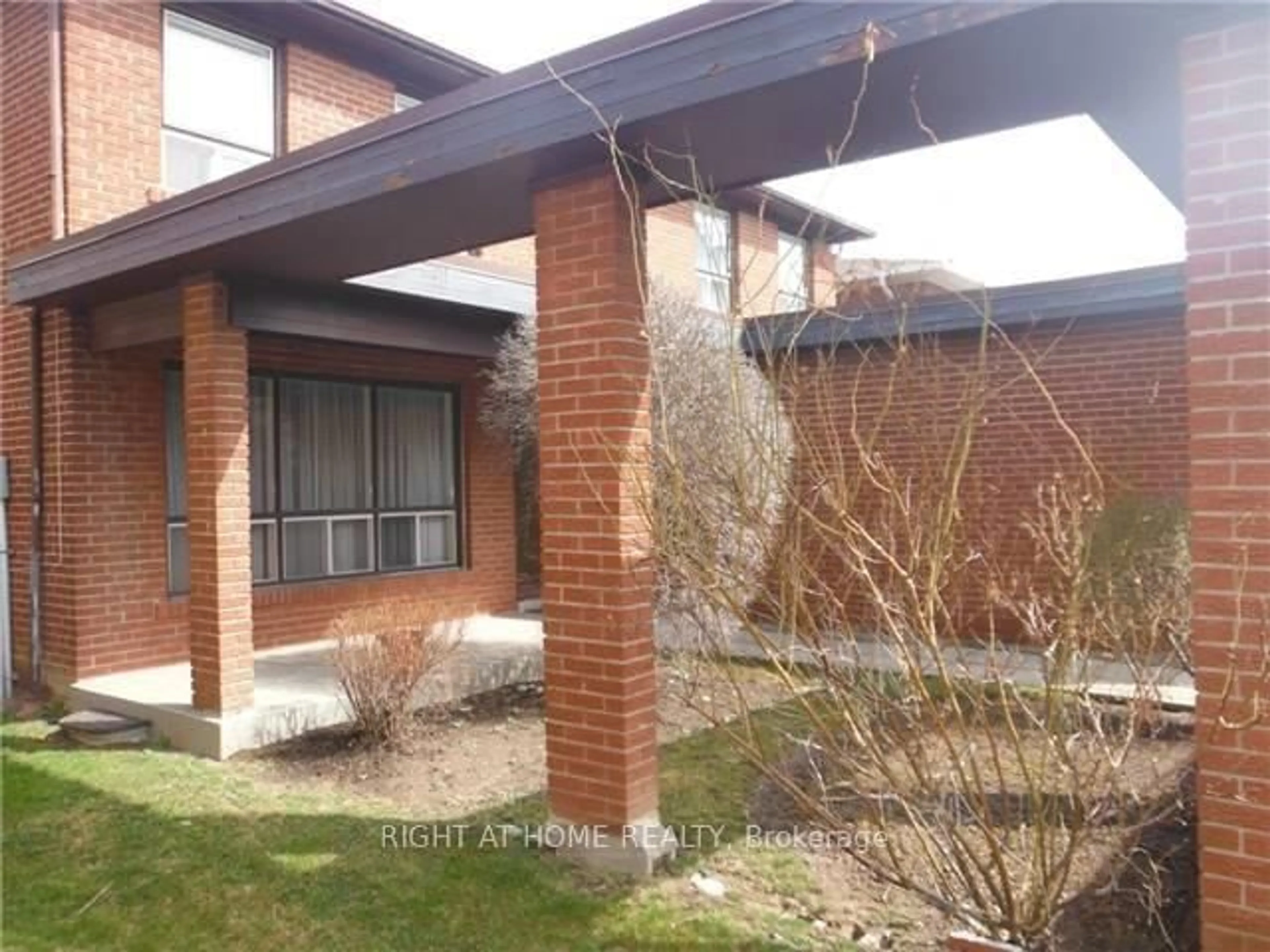 Home with brick exterior material, building for 38 Clovercrest Rd, Toronto Ontario M2J 1Z6