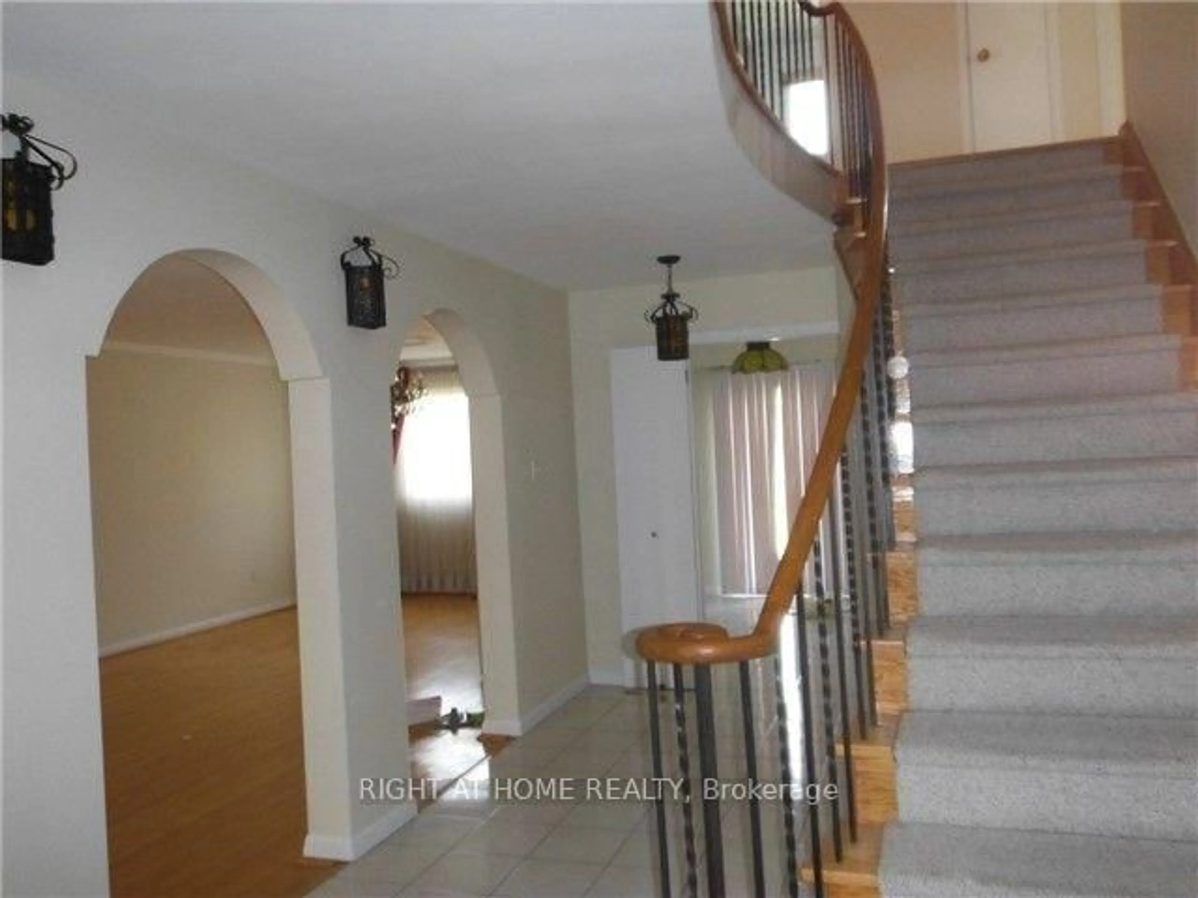 Indoor foyer for 38 Clovercrest Rd, Toronto Ontario M2J 1Z6