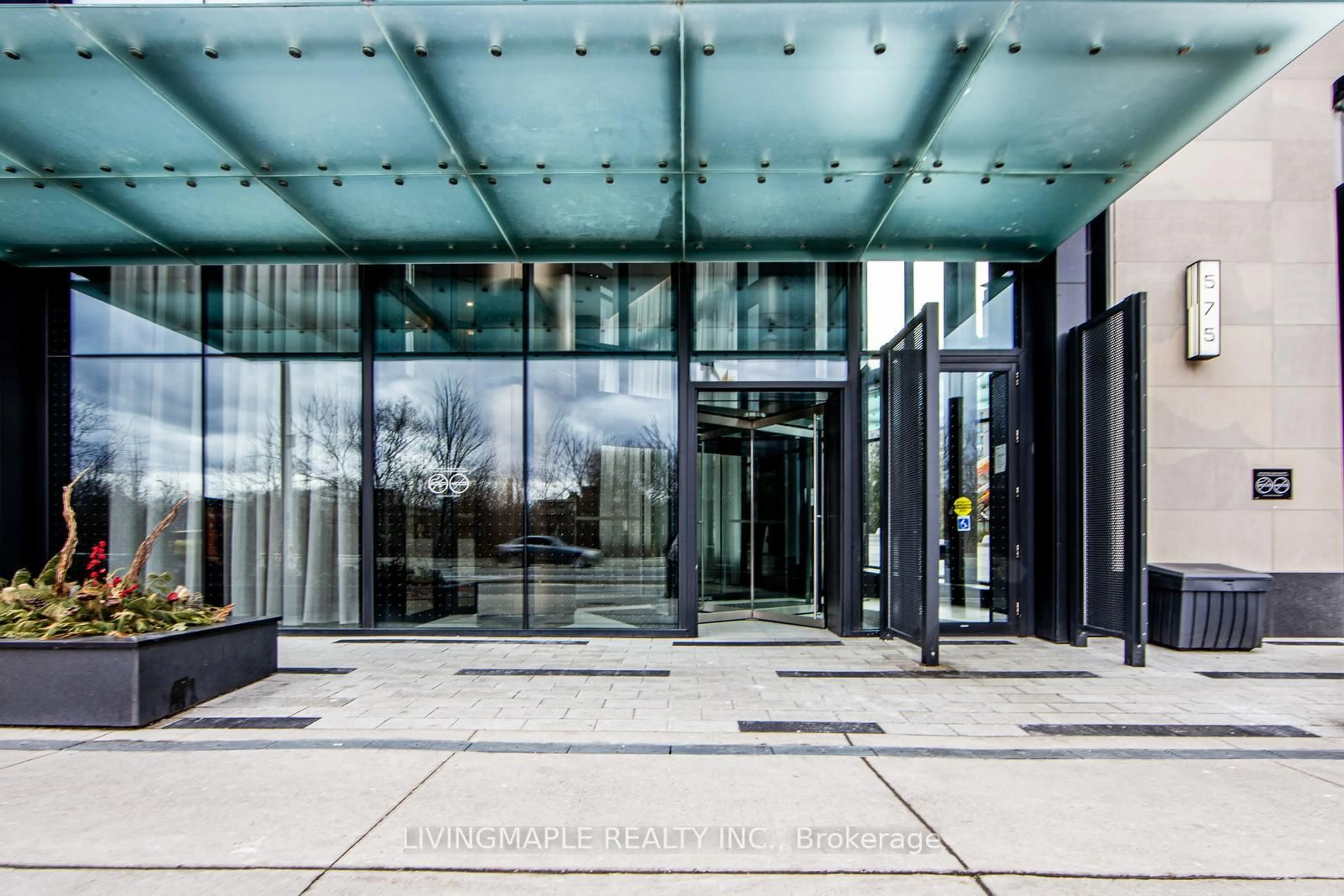 Indoor foyer for 575 Bloor St #2709, Toronto Ontario M4W 0B2
