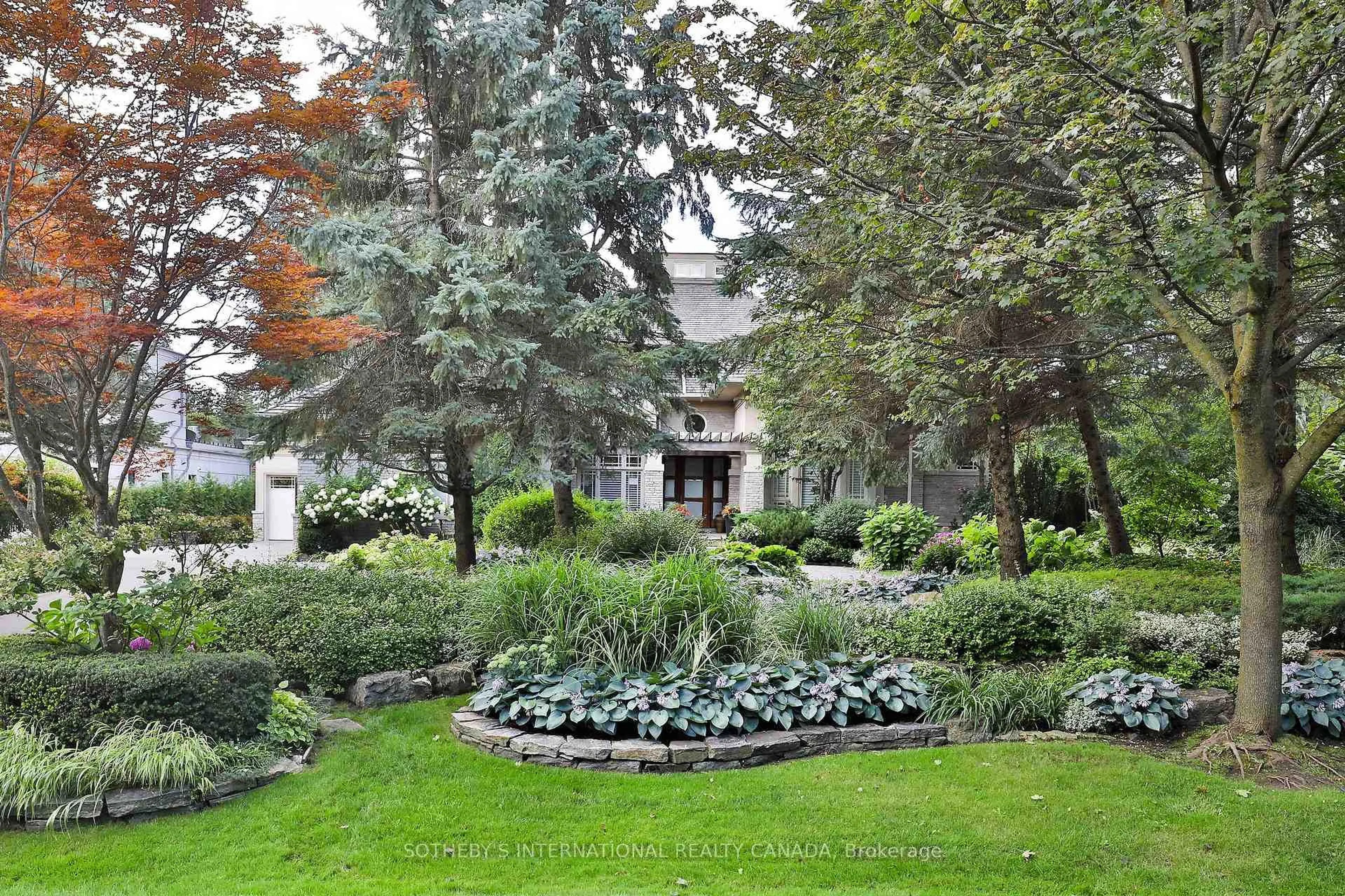 Patio, street for 23 Country Lane, Toronto Ontario M2L 1E1