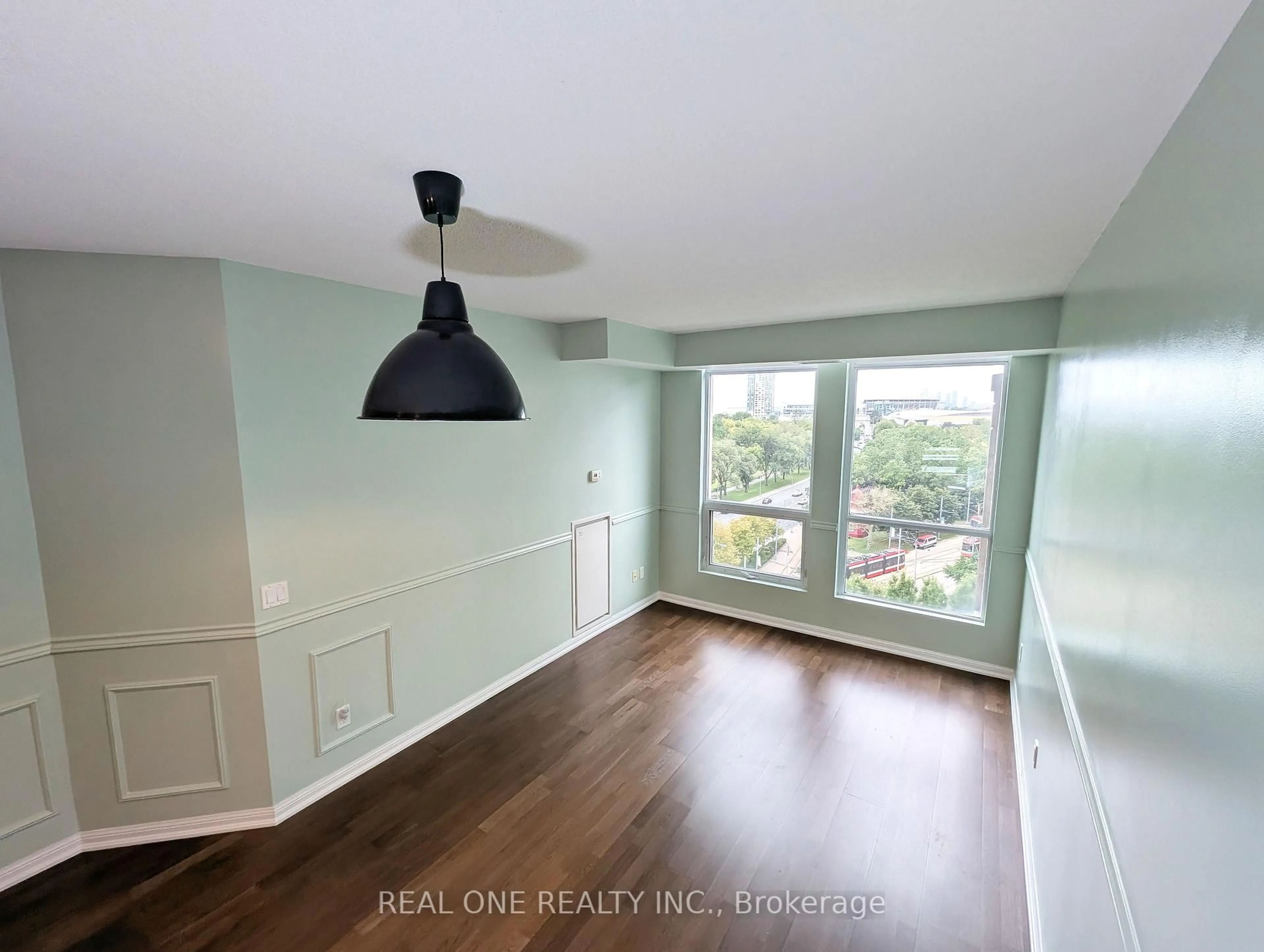 A pic of a room for 628 Fleet St #1015, Toronto Ontario M5V 1A8