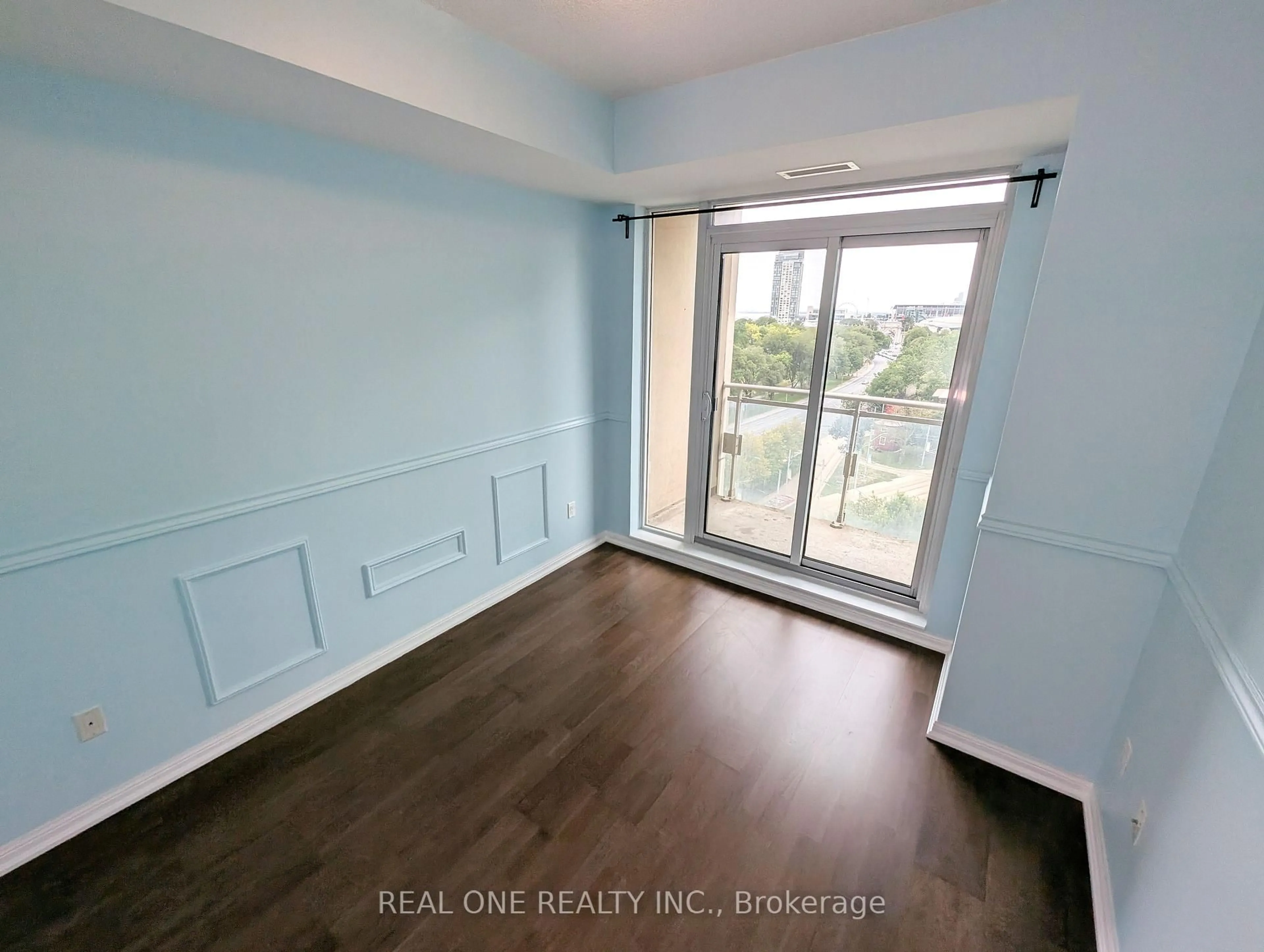 A pic of a room for 628 Fleet St #1015, Toronto Ontario M5V 1A8