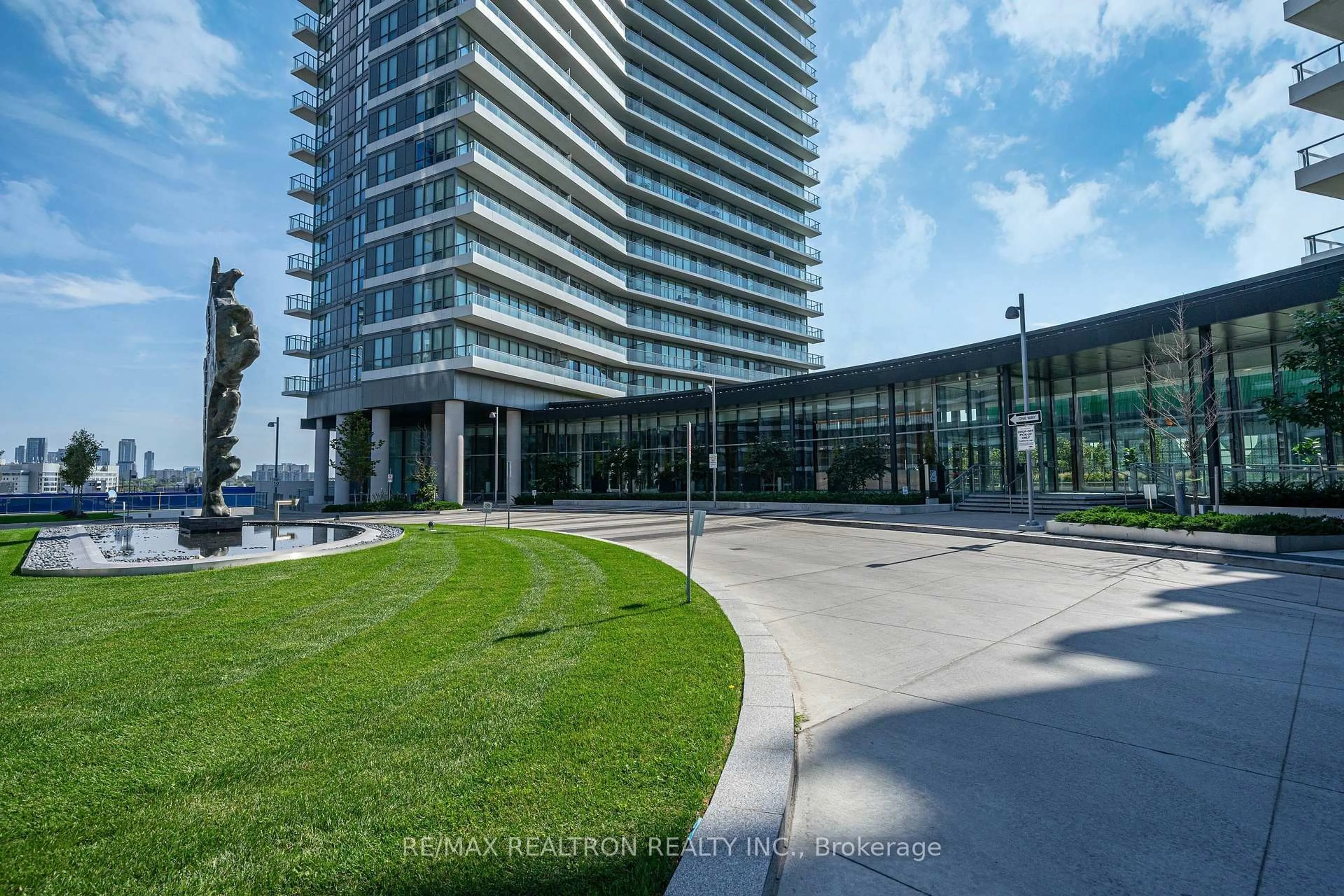Indoor foyer for 117 Mcmahon Dr #507, Toronto Ontario M2K 0E4
