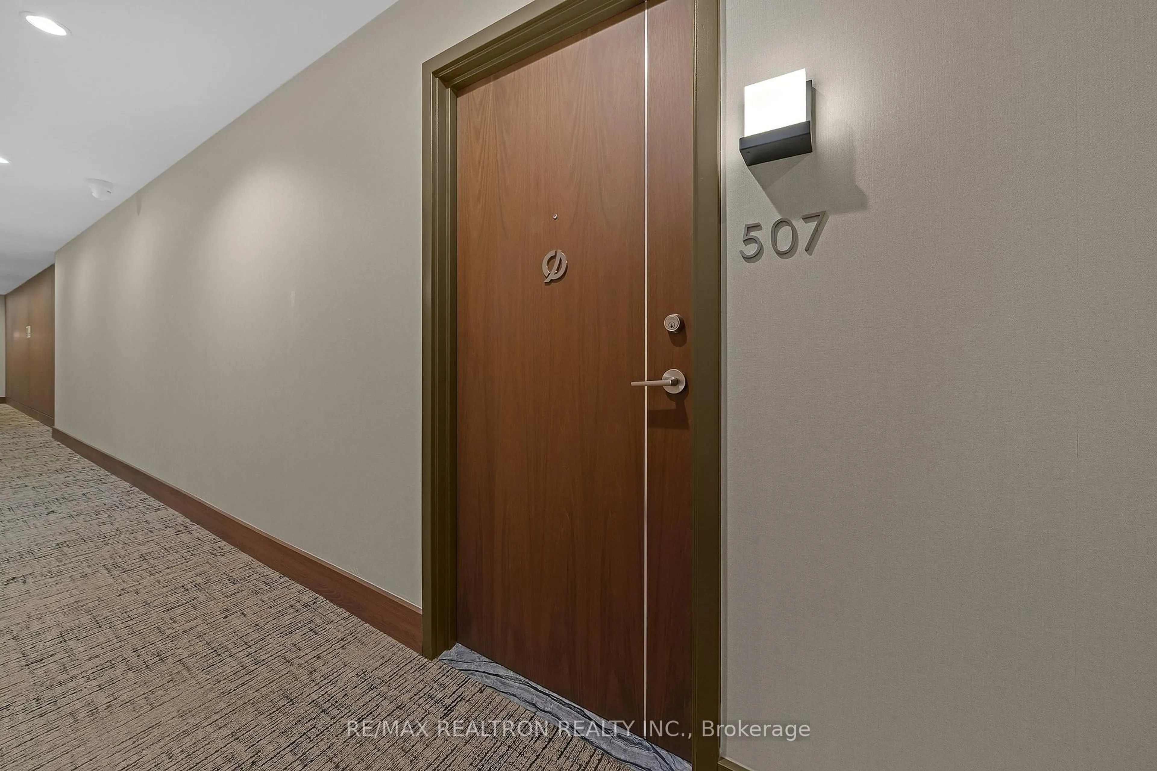 Indoor foyer for 117 Mcmahon Dr #507, Toronto Ontario M2K 0E4