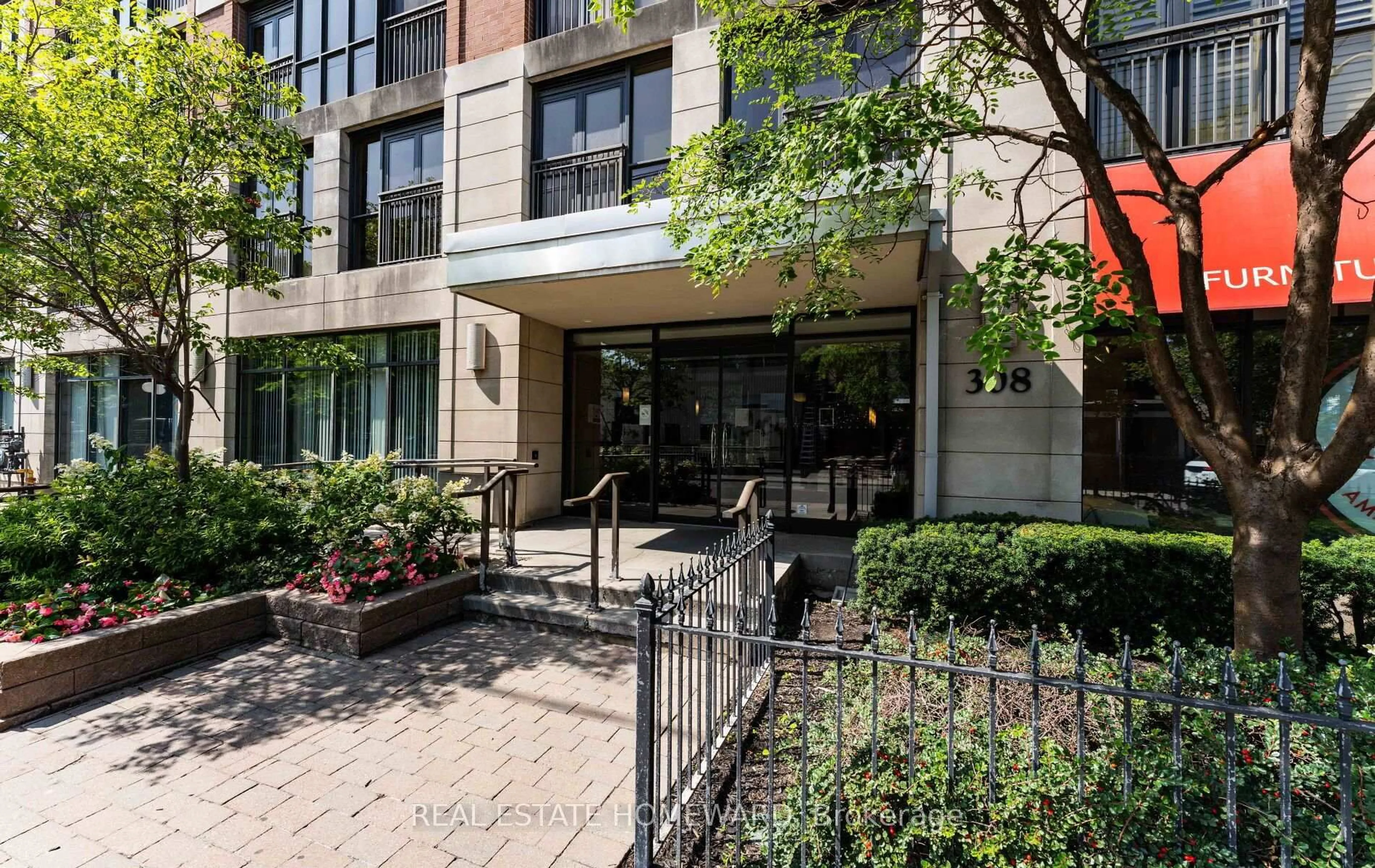 Indoor foyer for 308 Palmerston Ave #601, Toronto Ontario M6J 3X9