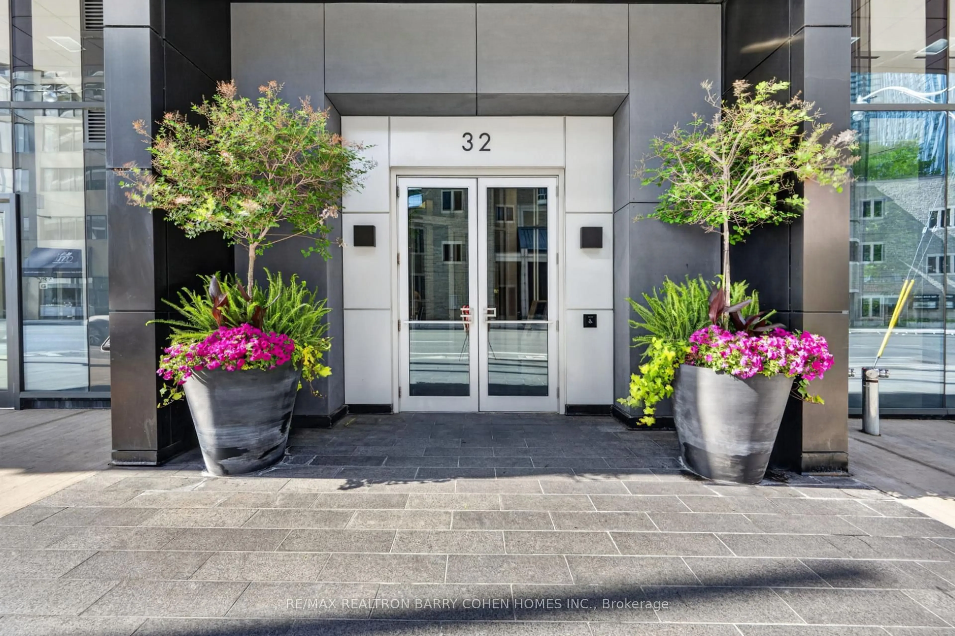 Unknown for 32 Davenport Rd #303, Toronto Ontario M5R 0B5
