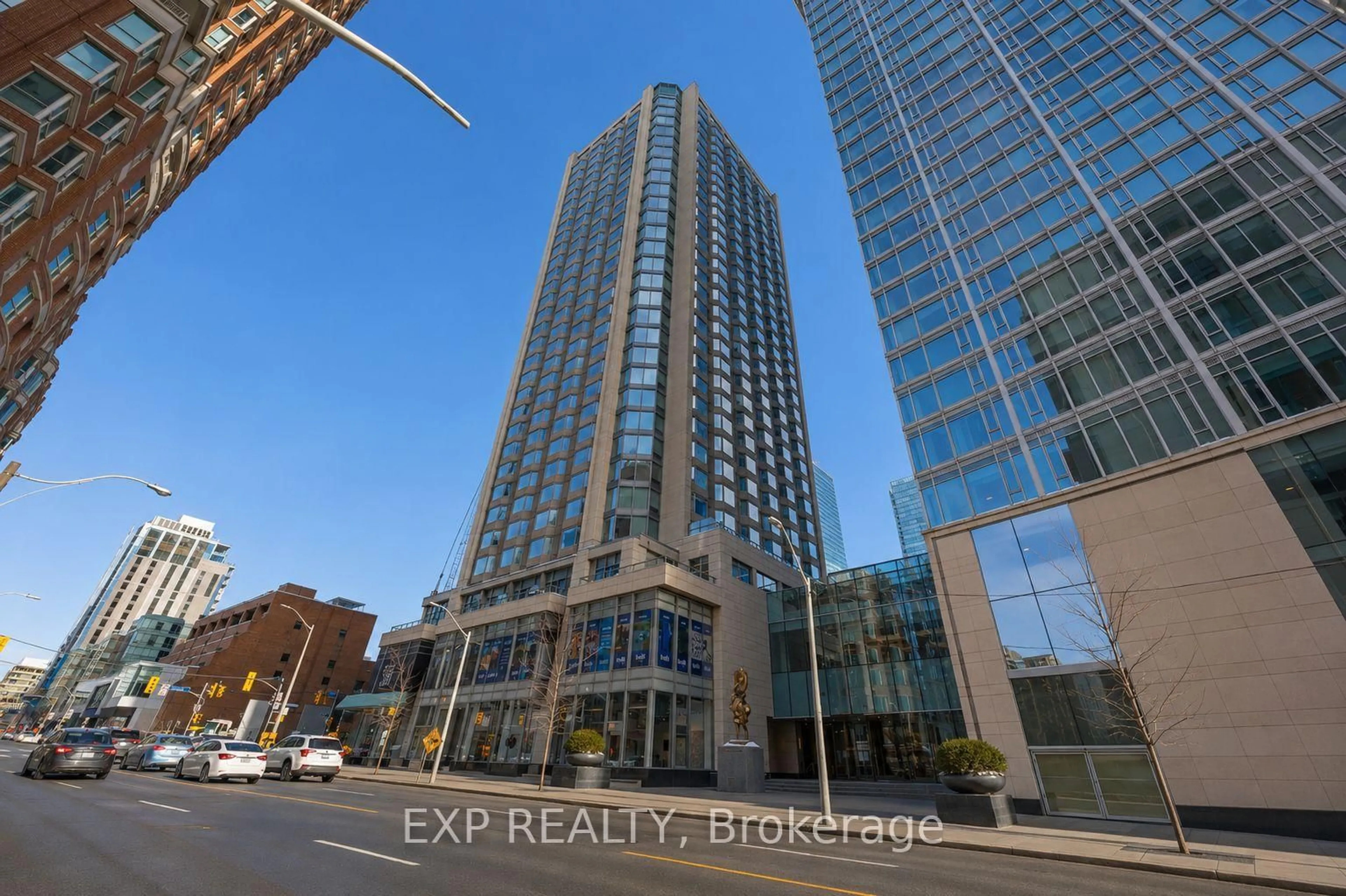 Indoor foyer for 155 Yorkville Ave #1106, Toronto Ontario M5R 1C4