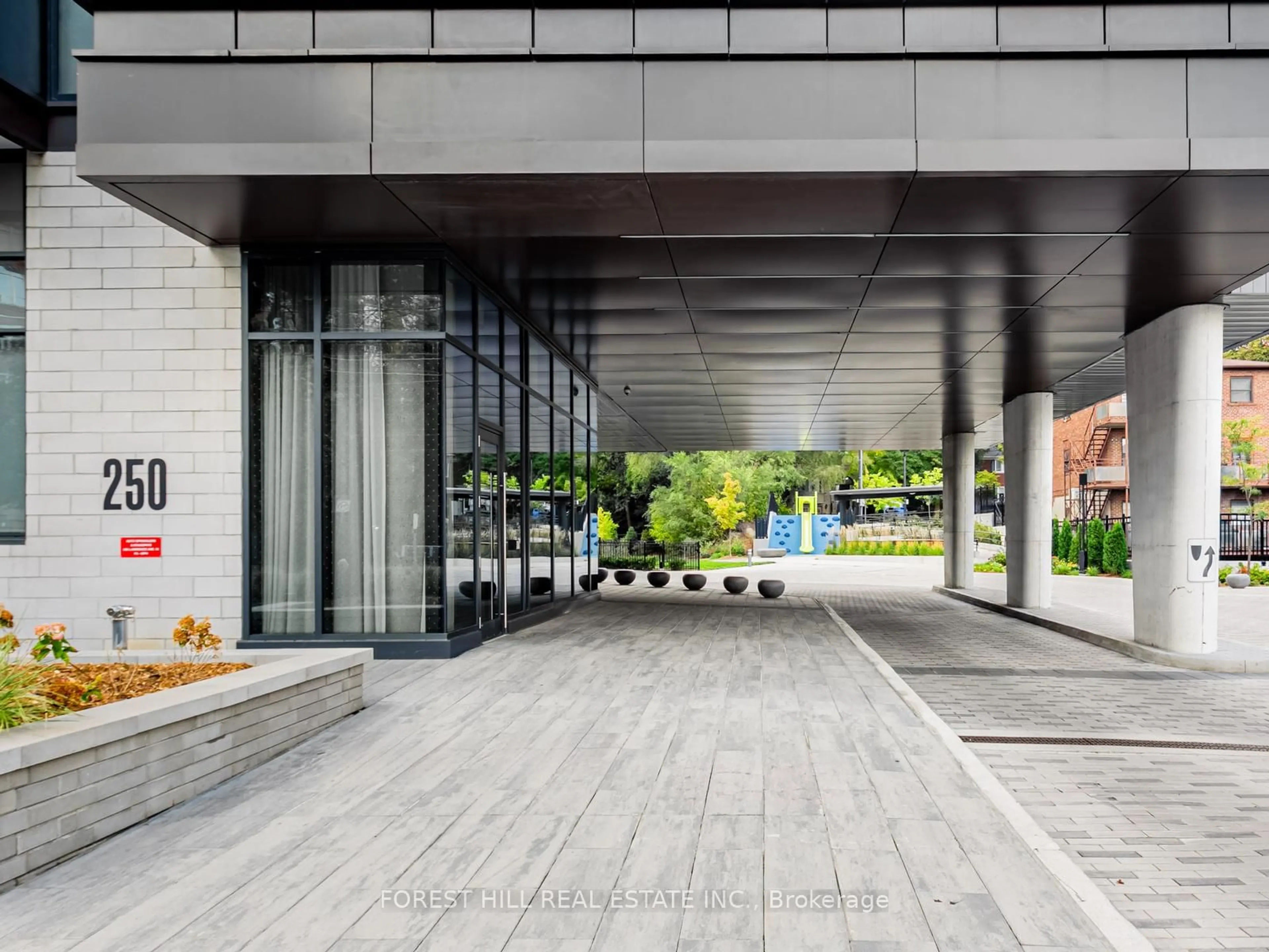 Indoor foyer for 250 Lawrence Ave #810, Toronto Ontario M5M 1B2