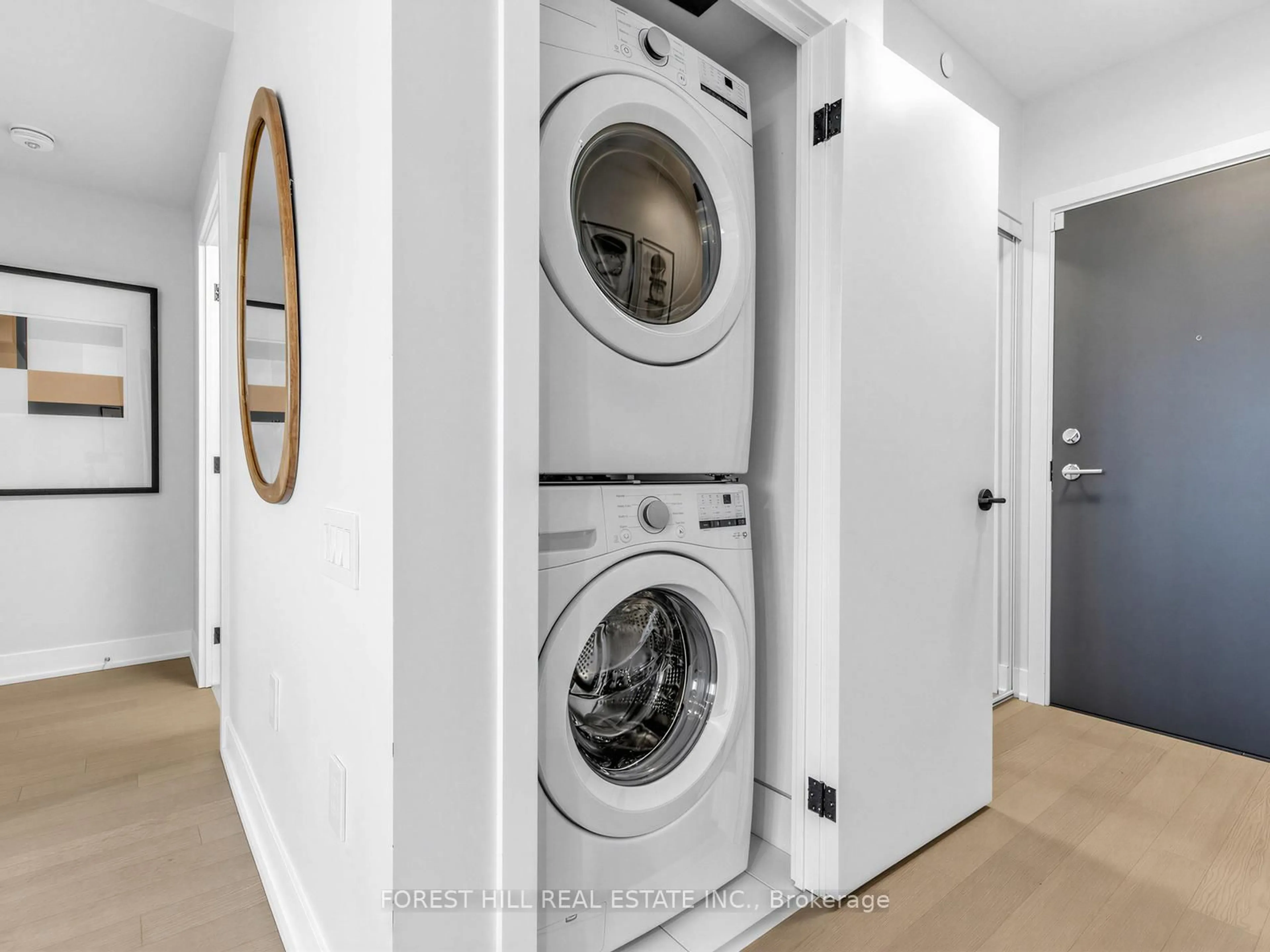 Laundry room for 250 Lawrence Ave #810, Toronto Ontario M5M 1B2