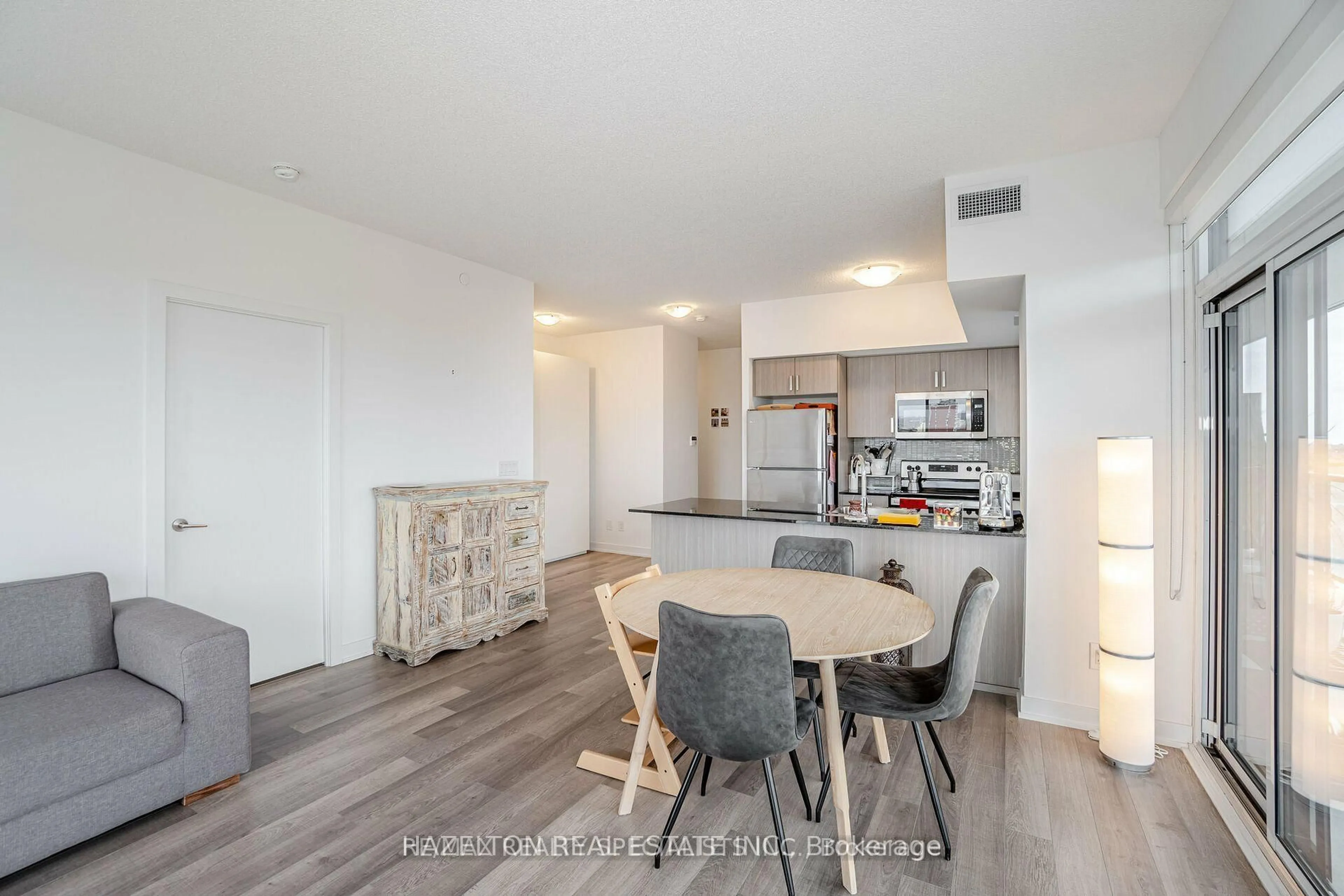 Open concept kitchen, unknown for 1603 Eglinton Ave #1304, Toronto Ontario M6E 0A1