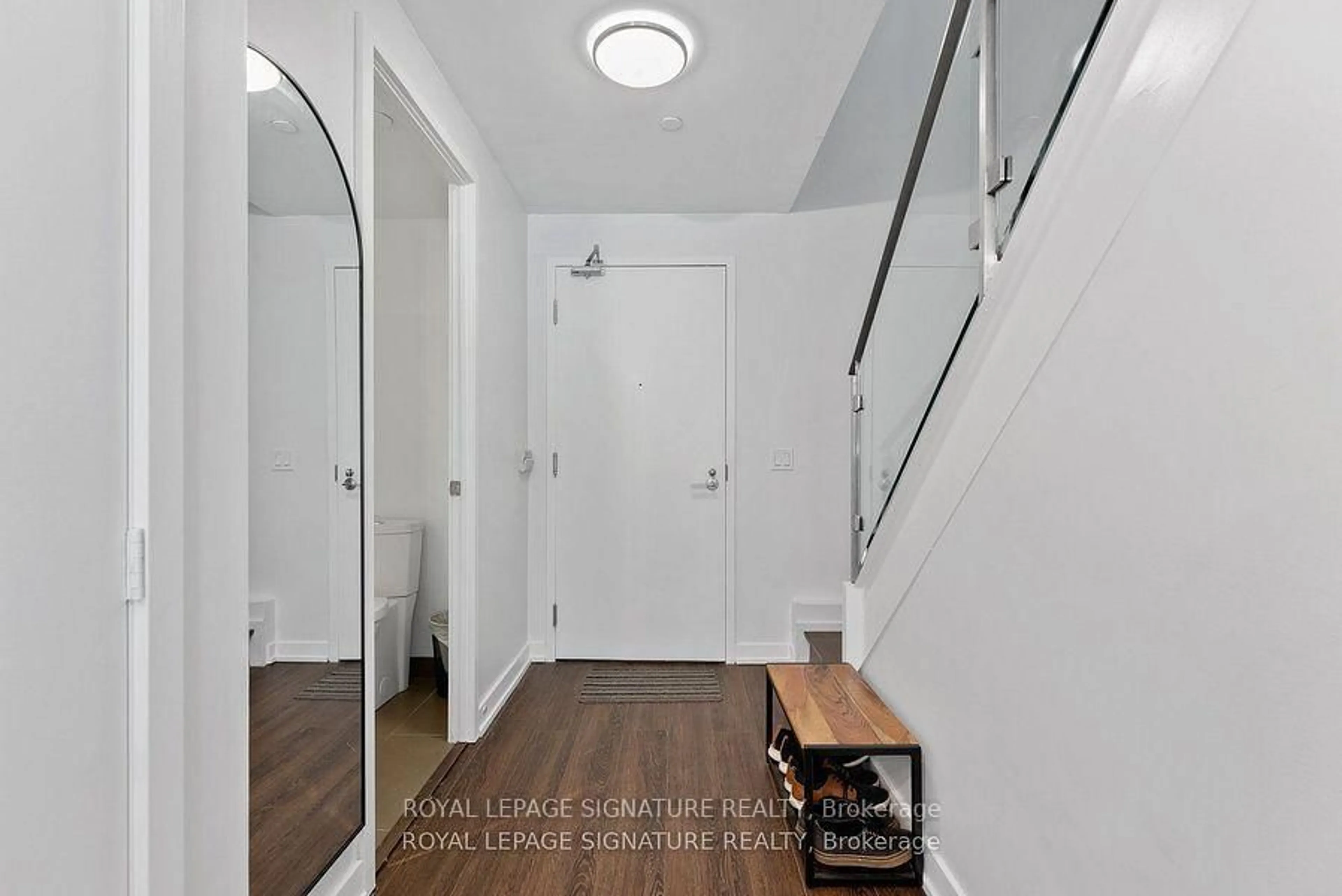 Indoor entryway for 1030 King St #333, Toronto Ontario M6K 0B4