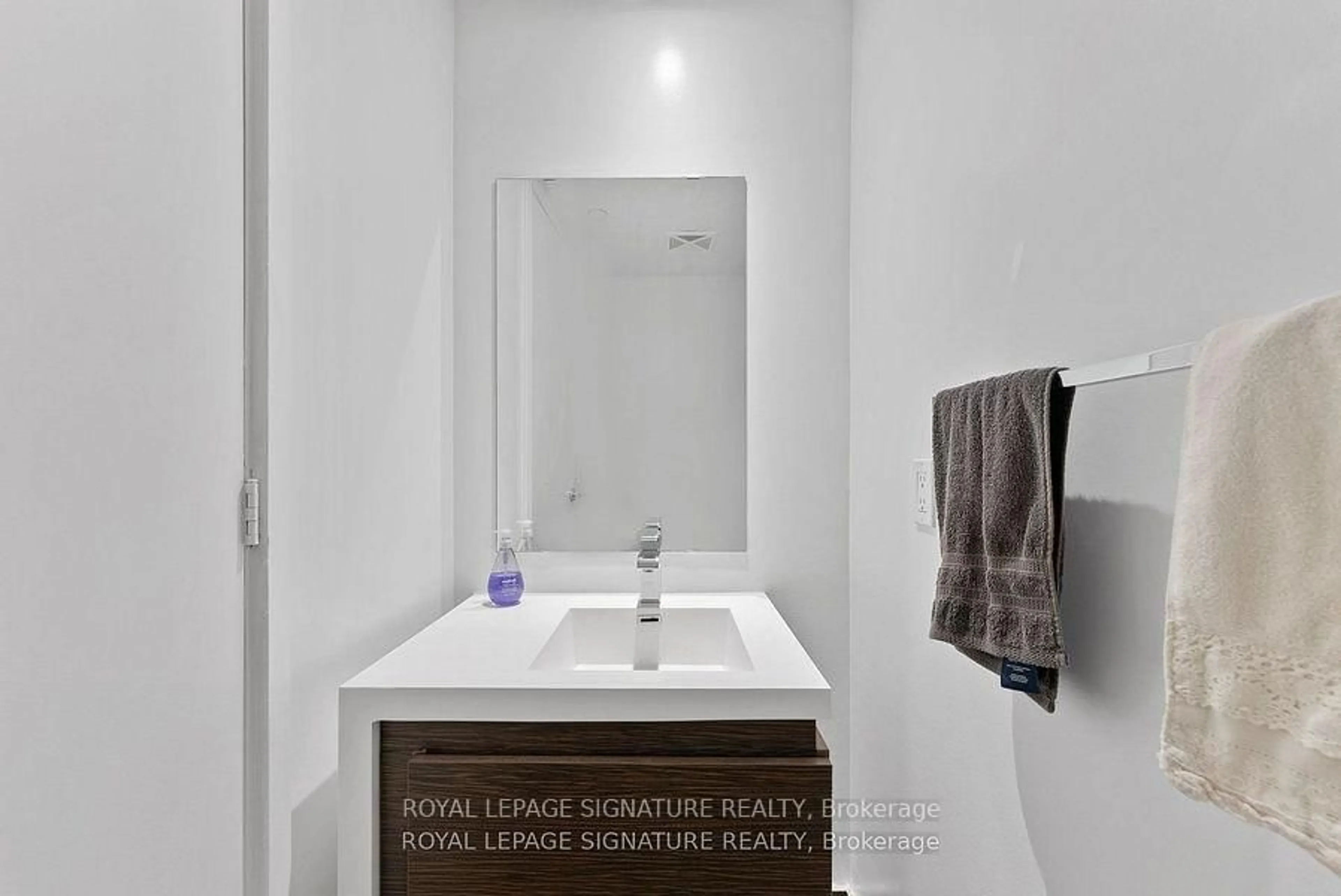 Standard bathroom, unknown for 1030 King St #333, Toronto Ontario M6K 0B4