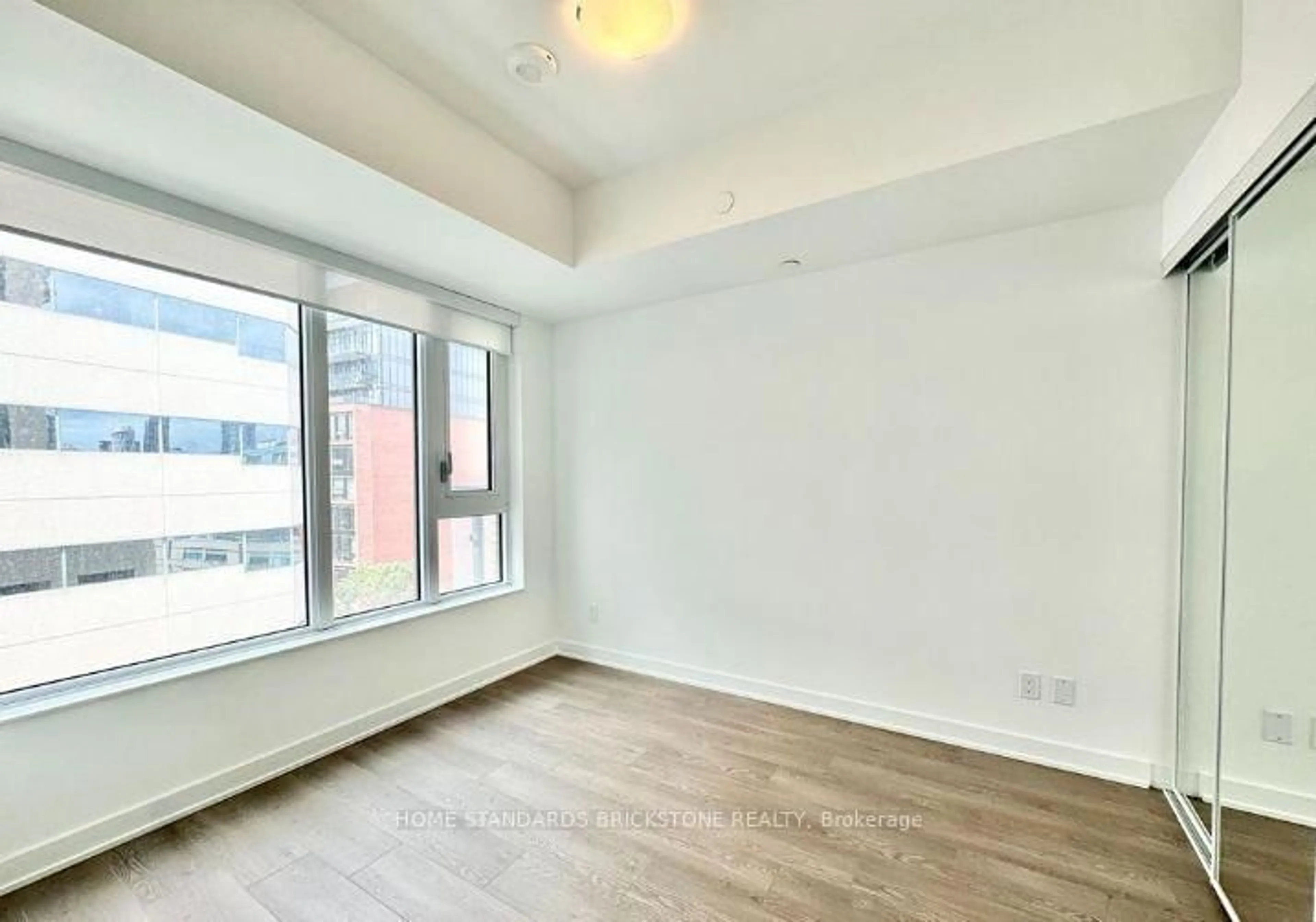 A pic of a room for 543 Richmond St #933, Toronto Ontario M5V 1Y6