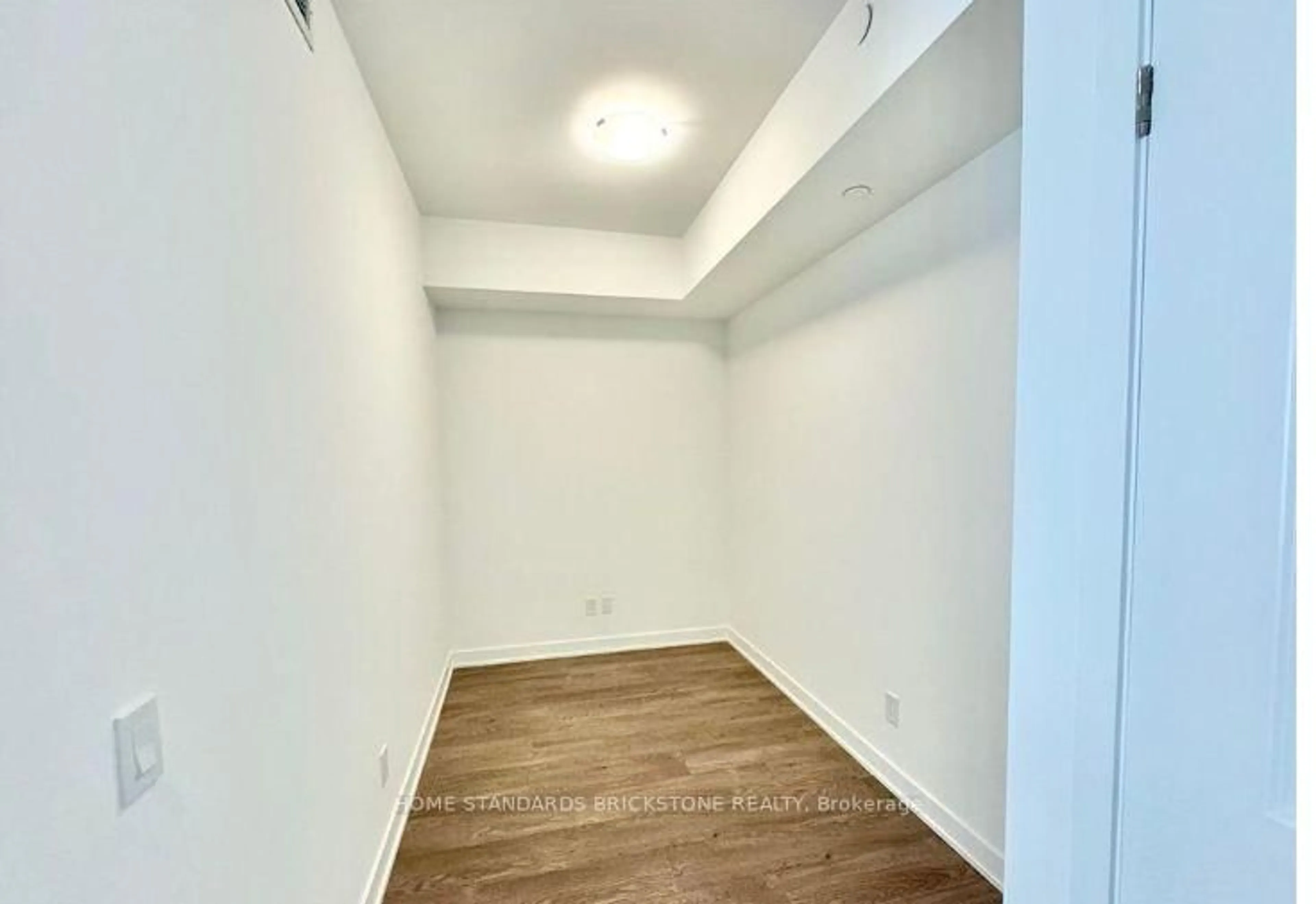 A pic of a room for 543 Richmond St #933, Toronto Ontario M5V 1Y6