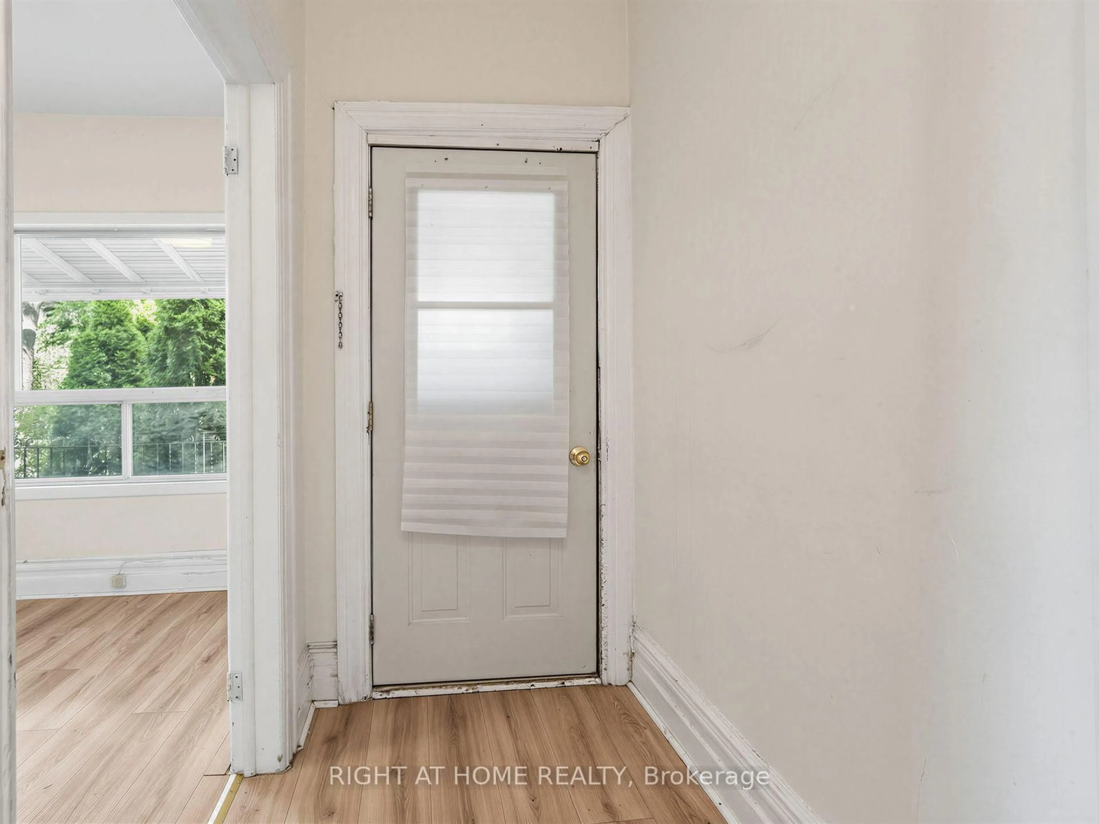 Indoor entryway for 10 Havelock St, Toronto Ontario M6H 3B4