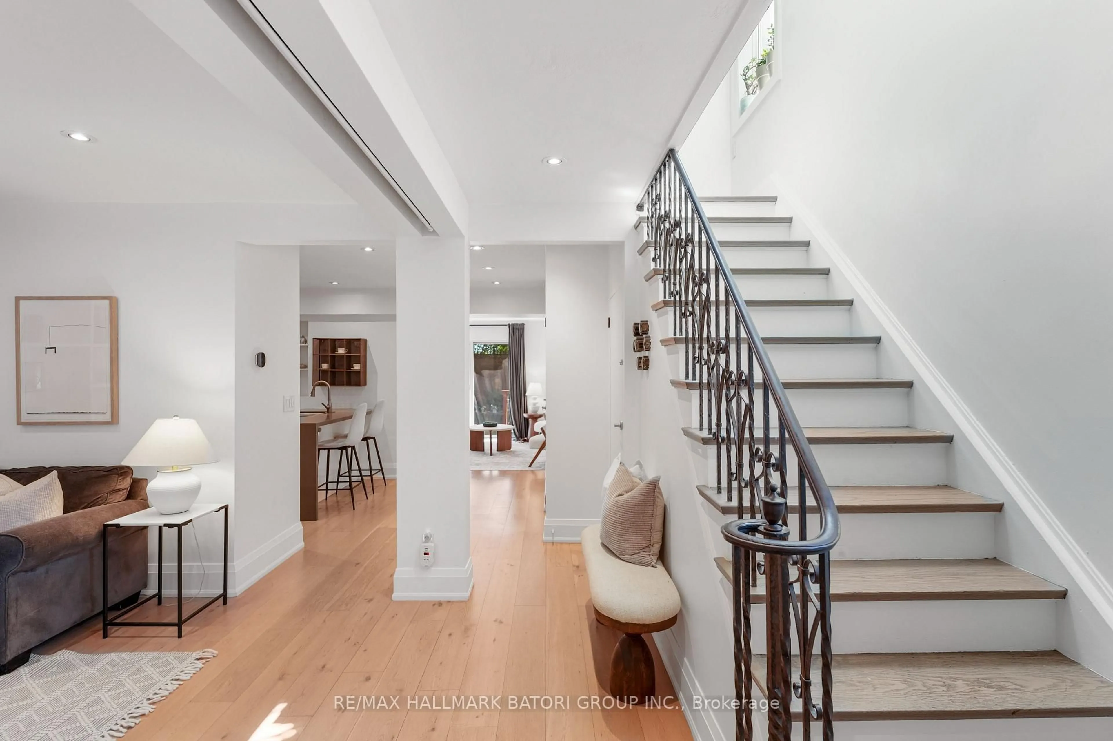 Unknown for 555 Castlefield Ave, Toronto Ontario M5N 1L7