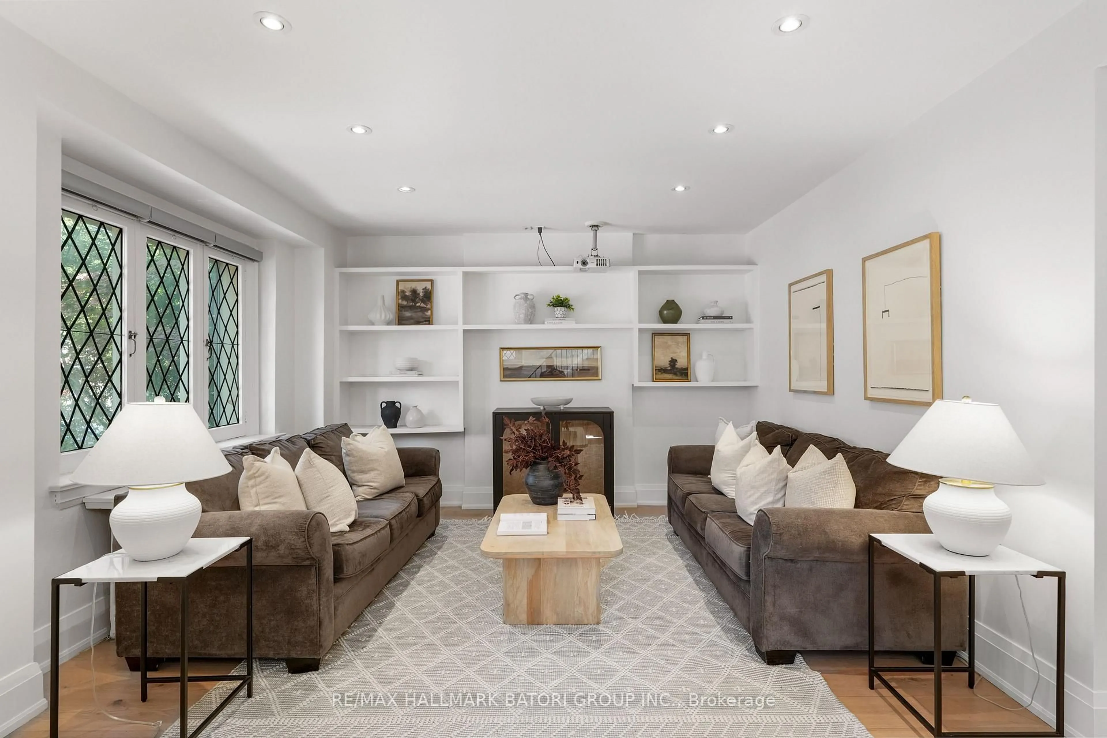 Living room with furniture, unknown for 555 Castlefield Ave, Toronto Ontario M5N 1L7