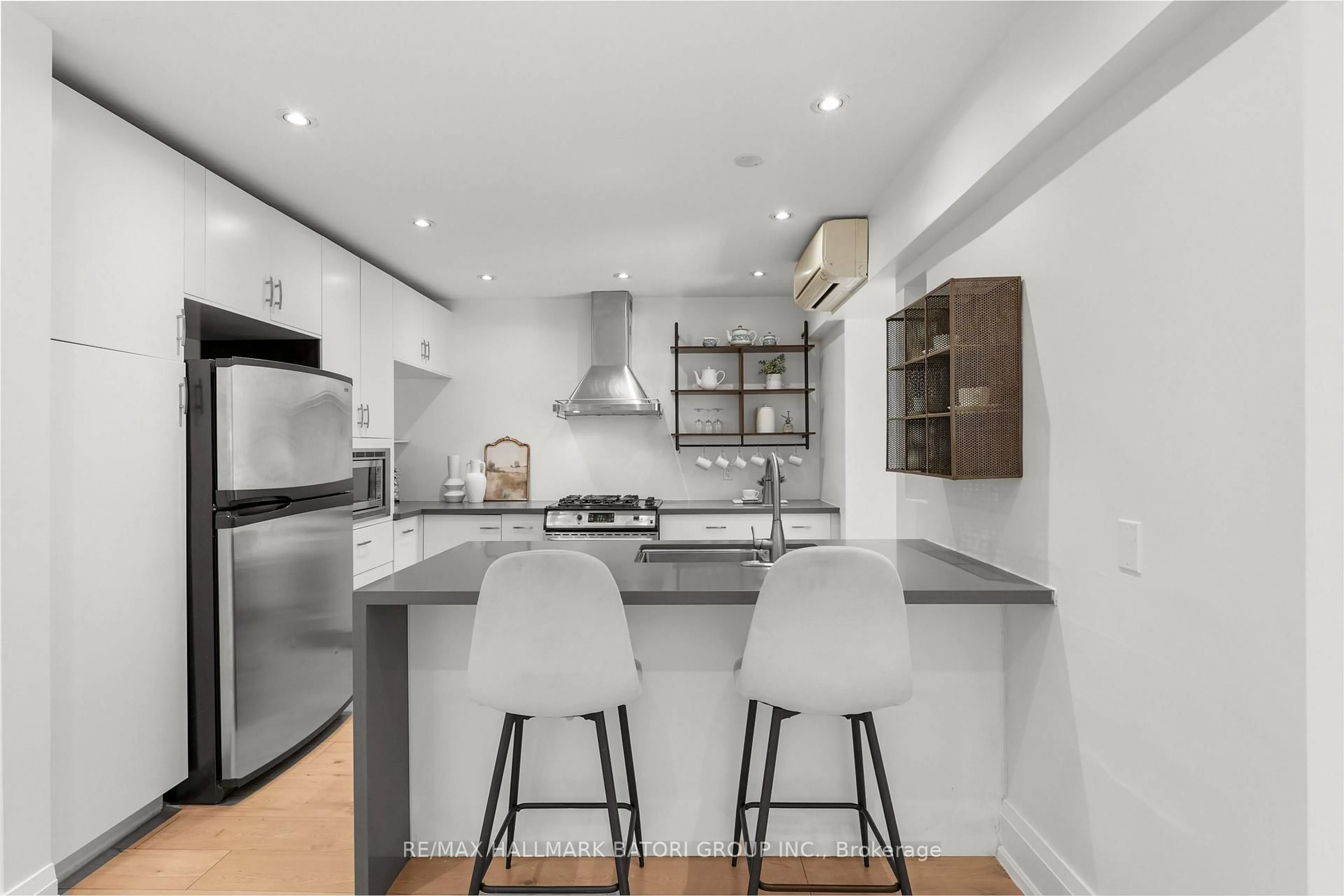 Contemporary kitchen, unknown for 555 Castlefield Ave, Toronto Ontario M5N 1L7