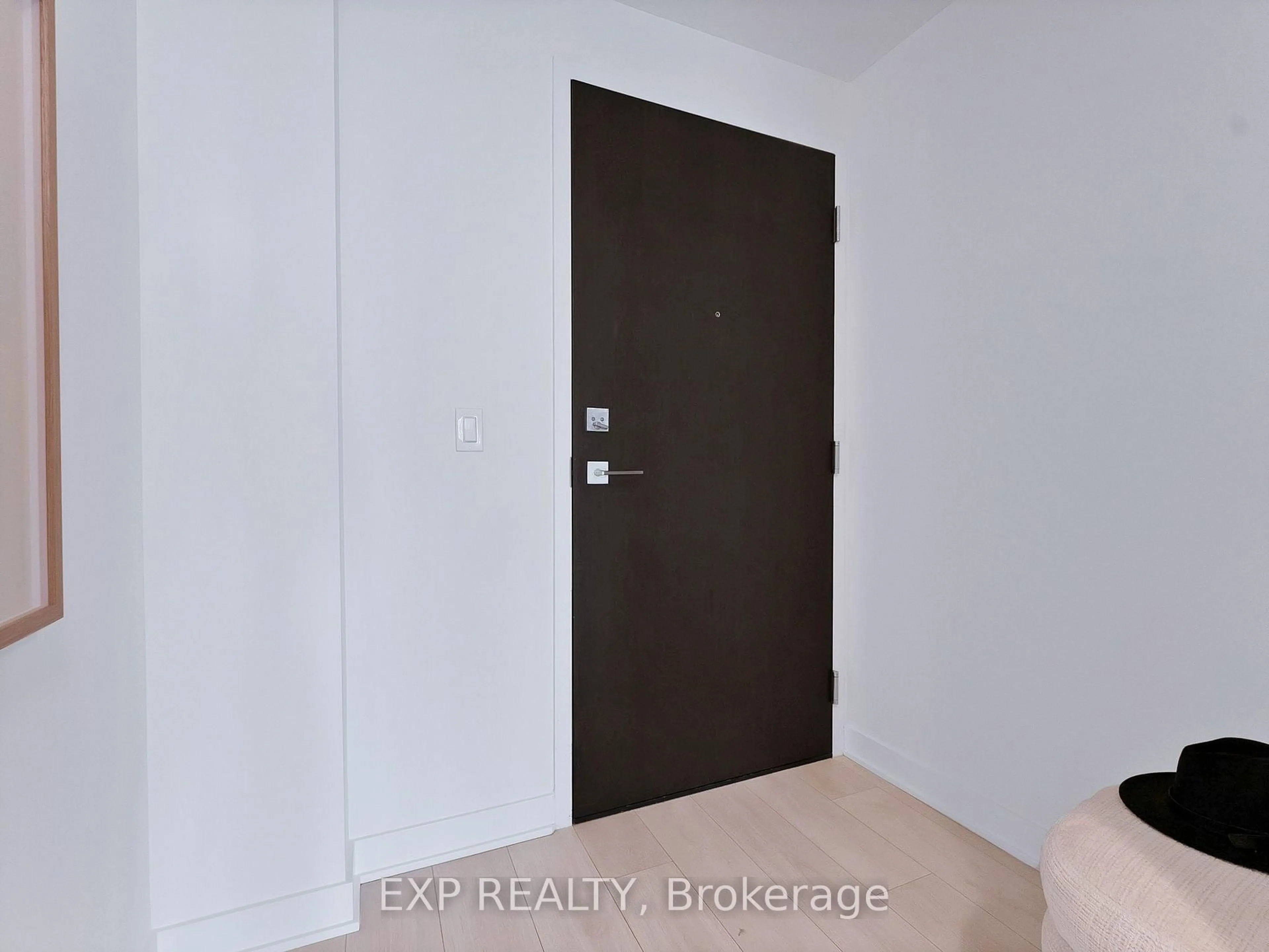 A pic of a room for 2221 Yonge St #2711, Toronto Ontario M4S 2B4