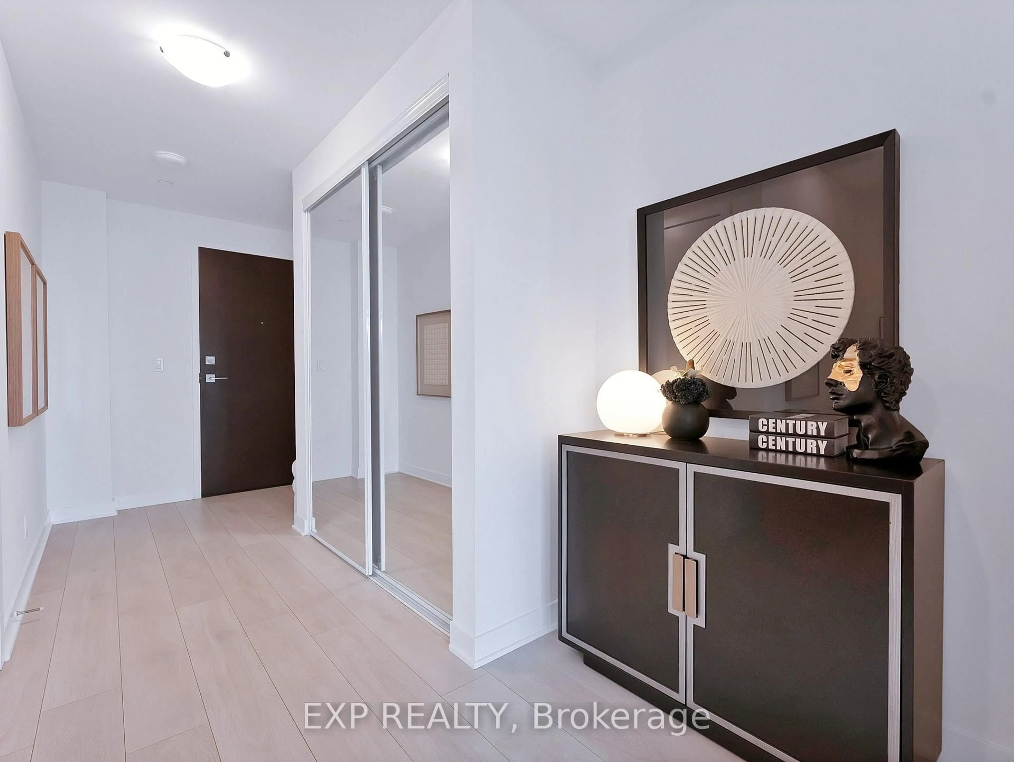 Indoor entryway for 2221 Yonge St #2711, Toronto Ontario M4S 2B4