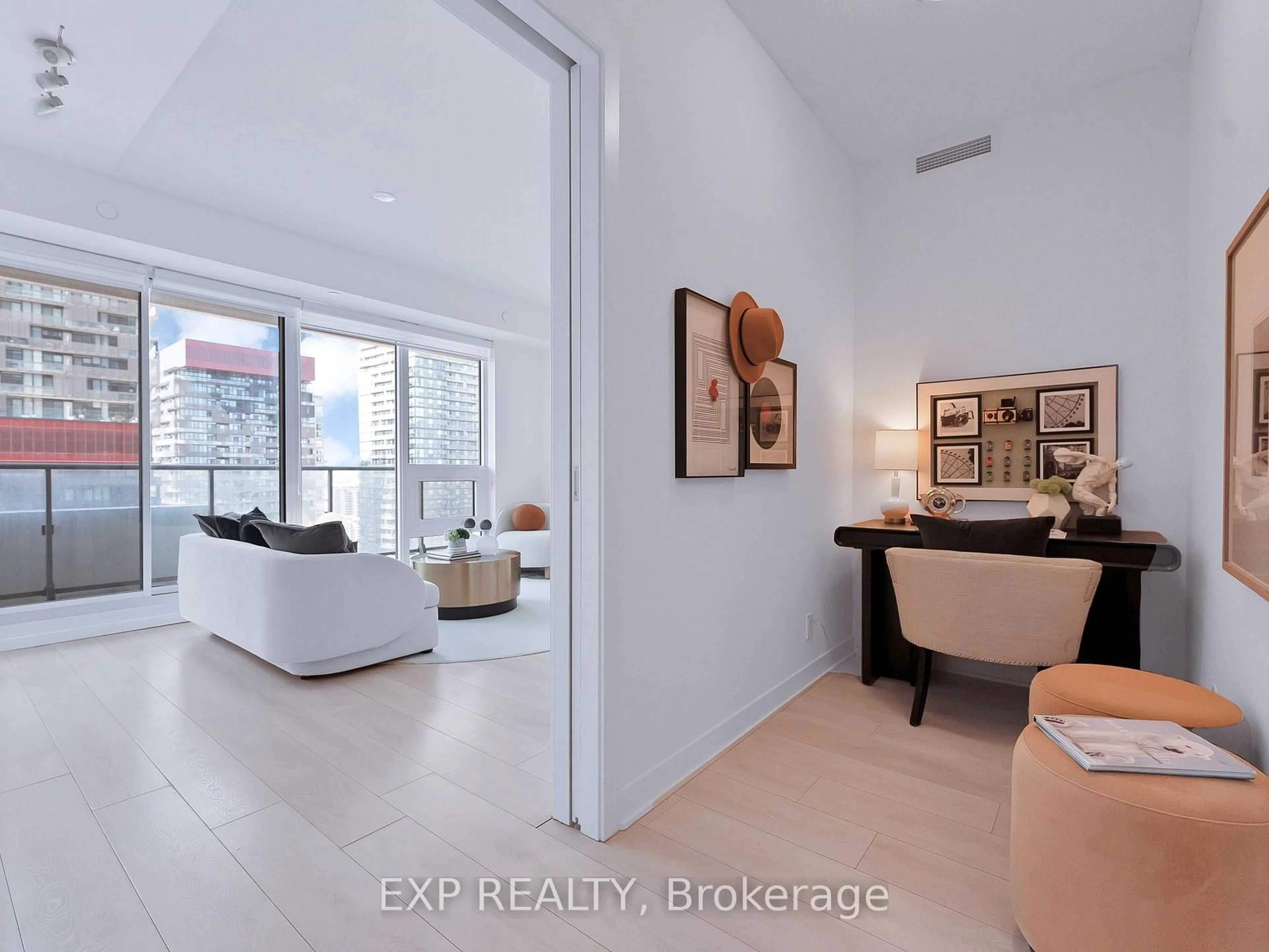 A pic of a room for 2221 Yonge St #2711, Toronto Ontario M4S 2B4