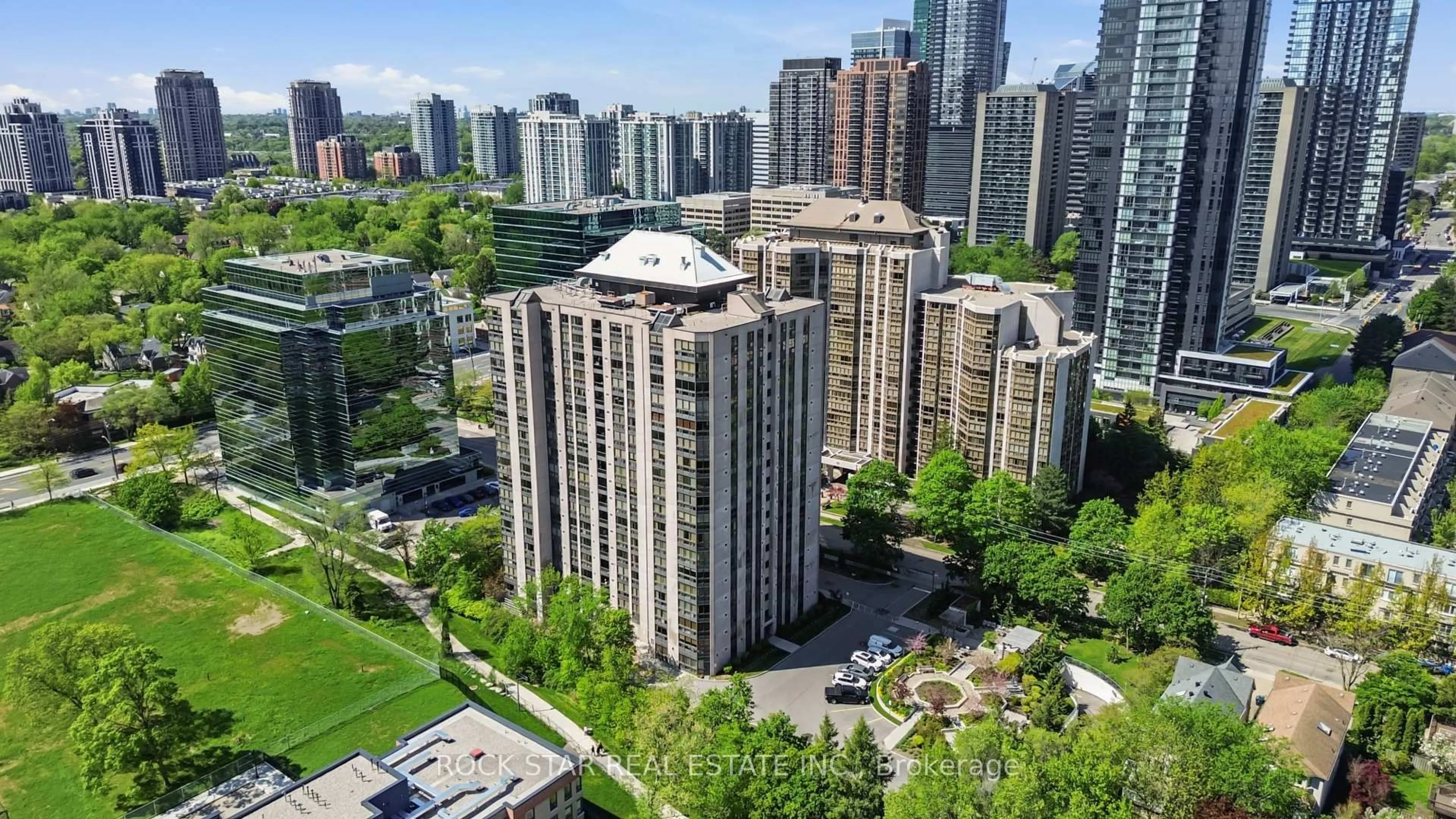 A pic from outside/outdoor area/front of a property/back of a property/a pic from drone, city buildings view from balcony for 5 Kenneth Ave #701, Toronto Ontario M2N 6M7