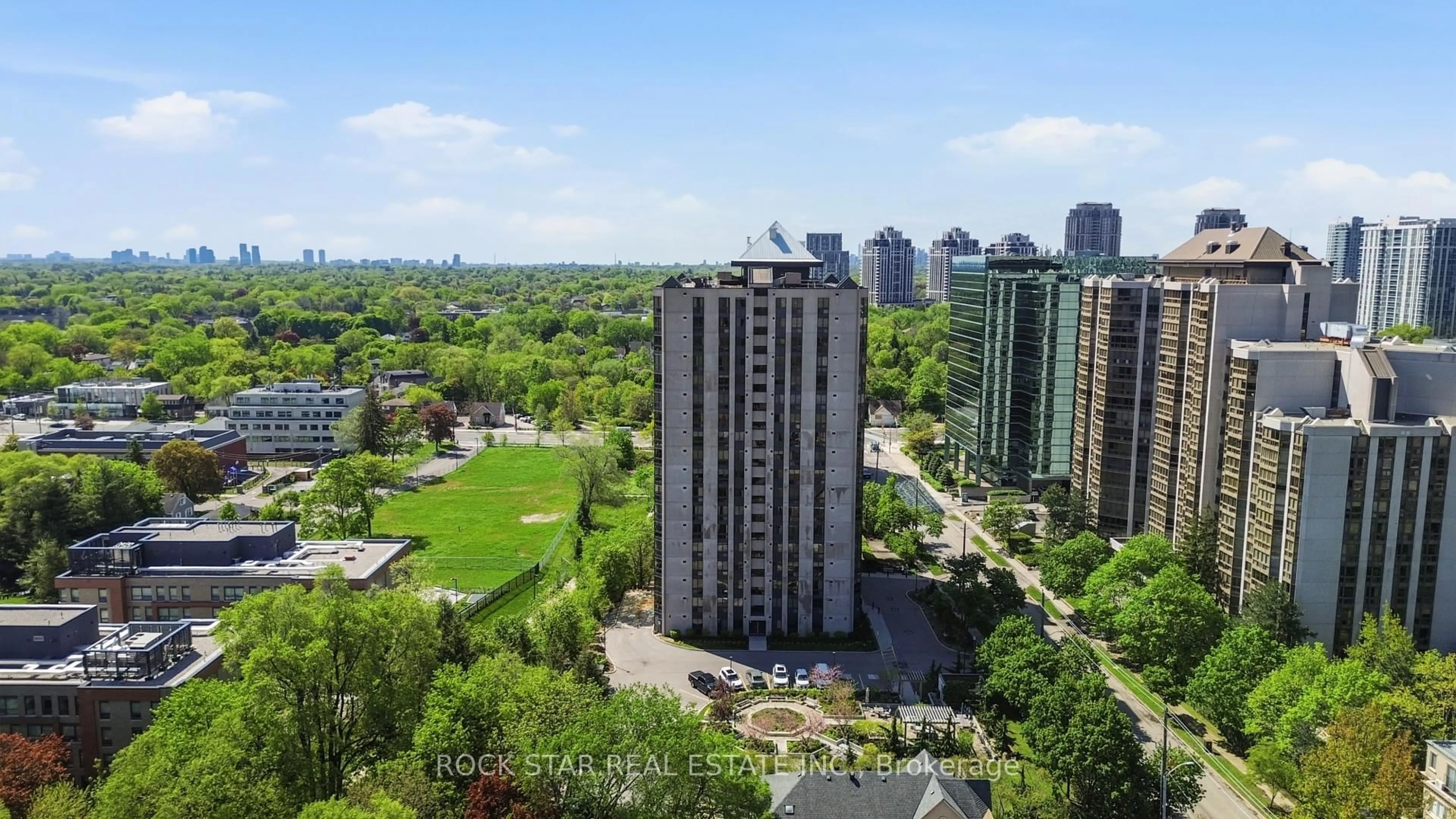 A pic from outside/outdoor area/front of a property/back of a property/a pic from drone, city buildings view from balcony for 5 Kenneth Ave #701, Toronto Ontario M2N 6M7