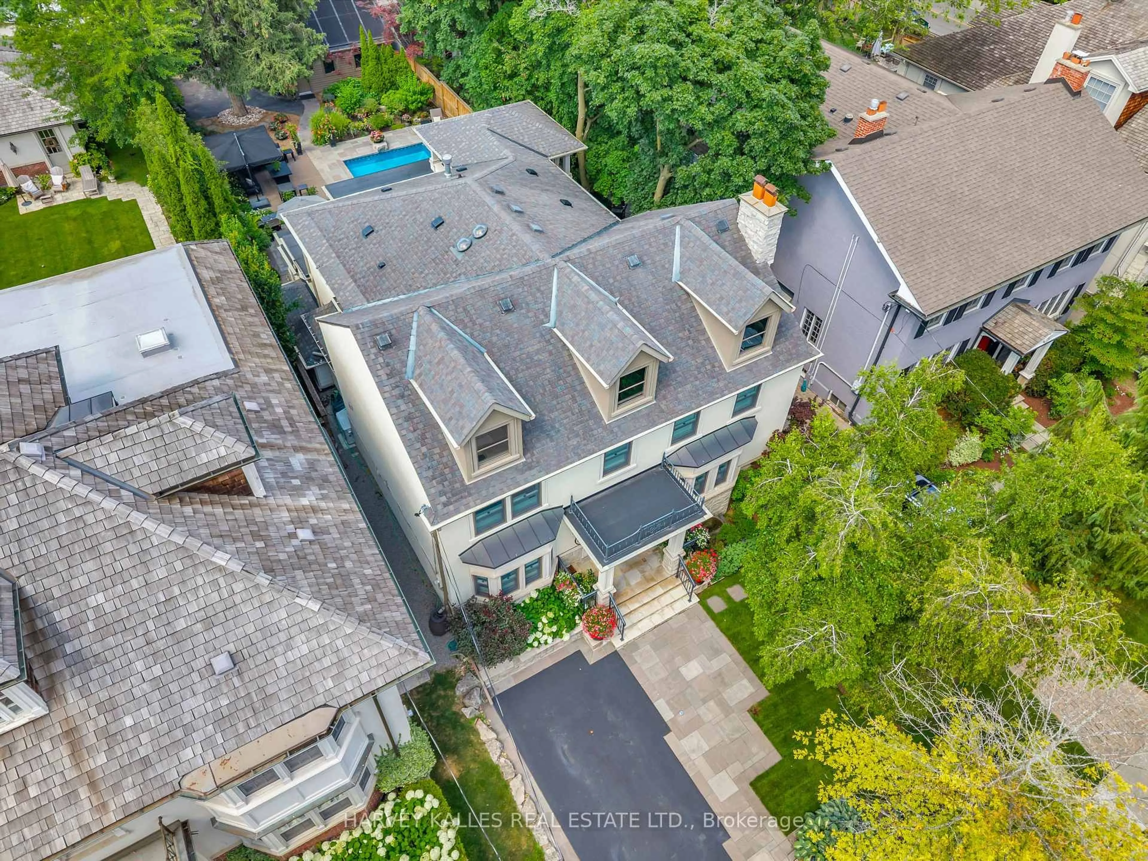 A pic from outside/outdoor area/front of a property/back of a property/a pic from drone, unknown for 72 Teddington Park Ave, Toronto Ontario M4N 2C6