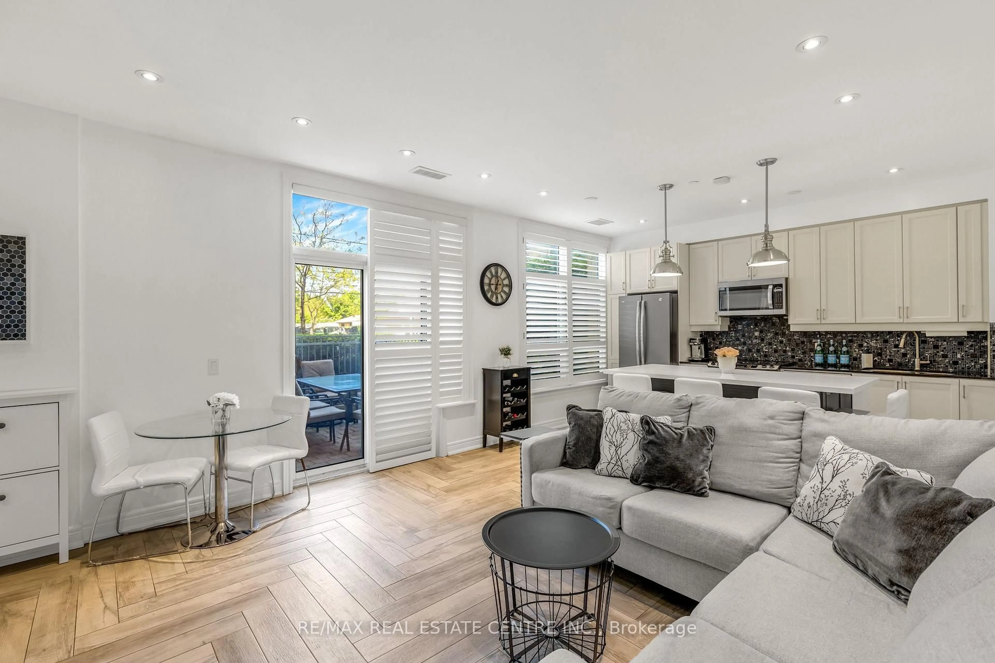 Open concept kitchen, unknown for 701 Sheppard Ave #113, Toronto Ontario M3H 0B2