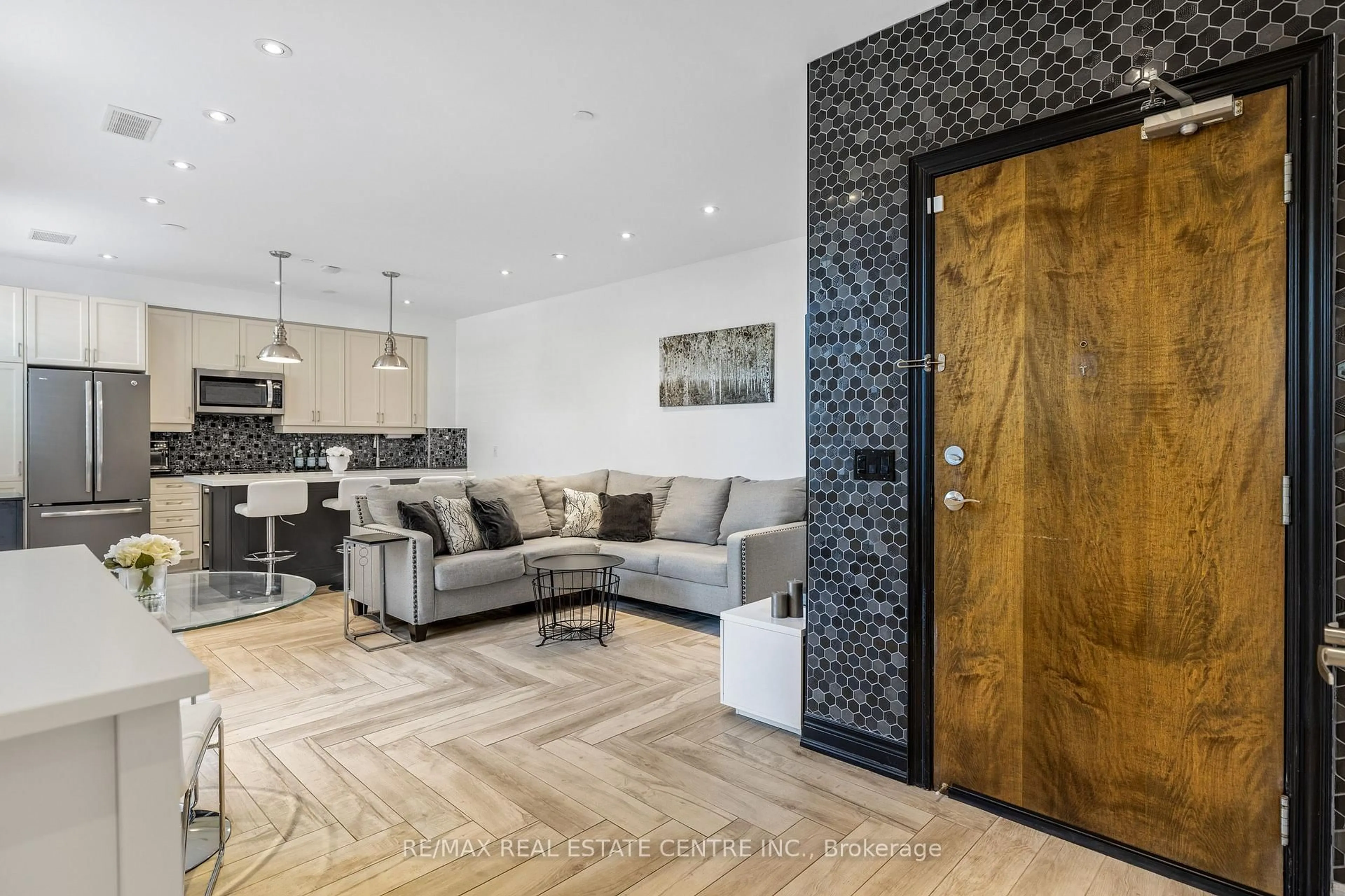 Unknown for 701 Sheppard Ave #113, Toronto Ontario M3H 0B2