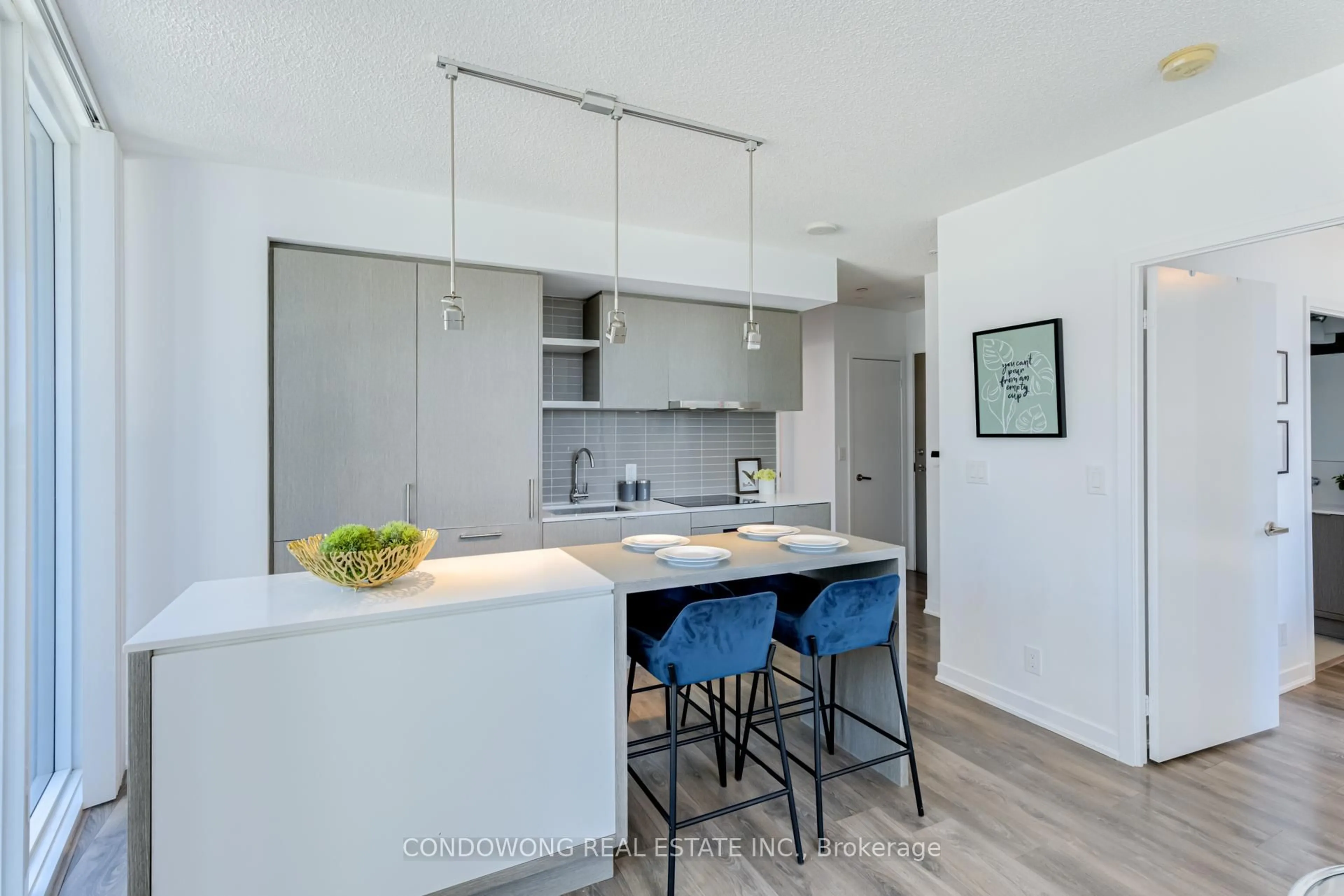 Open concept kitchen, unknown for 100 Harbour St #1702, Toronto Ontario M5J 0B5