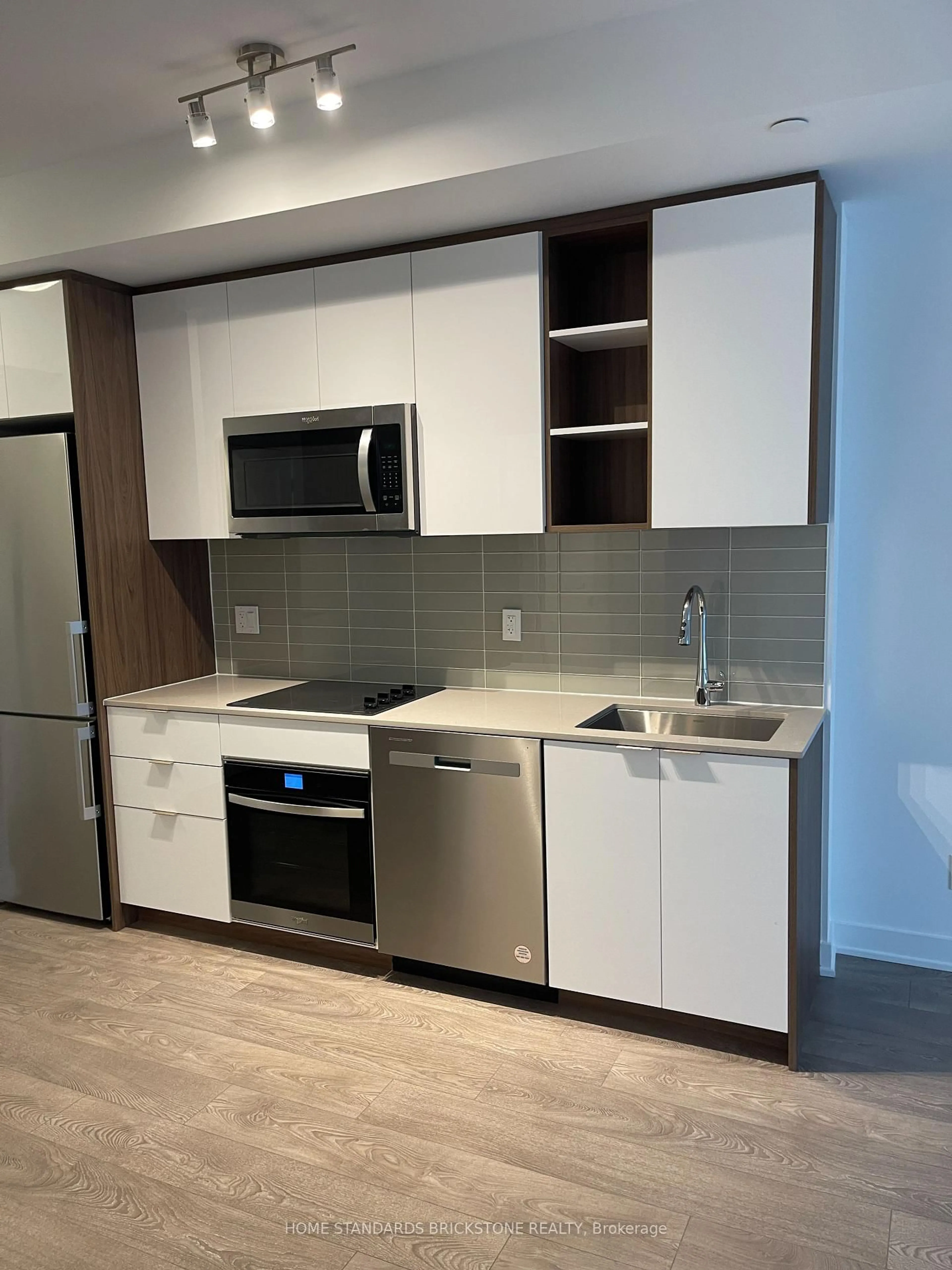 Standard kitchen, unknown for 543 richmond st #931, Toronto Ontario M5V 1Y6